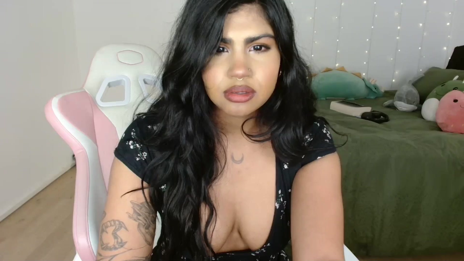 Gallery image thumbnail from Katara_'s myfreecams stream on, 10/03/2024, 09:58 image 20 of 20
