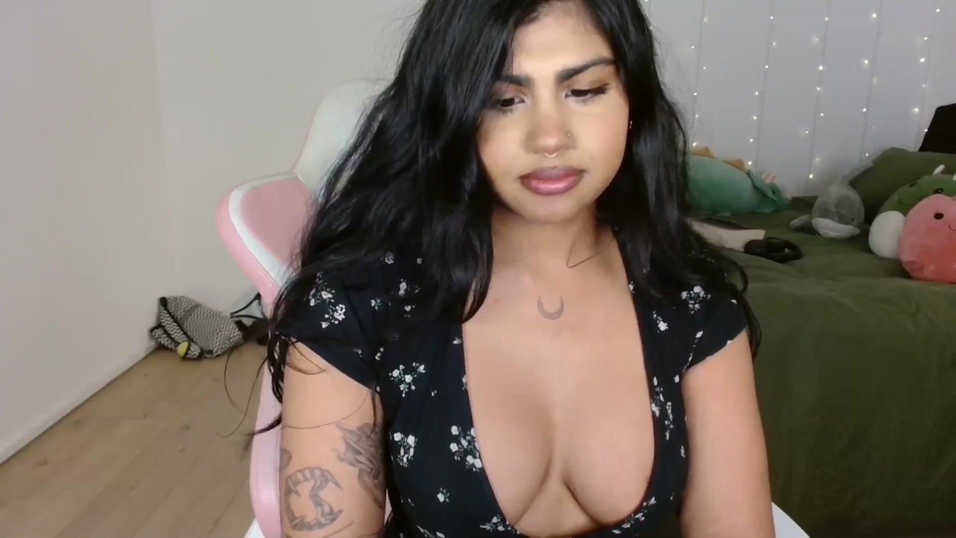 Gallery image thumbnail from Katara_'s myfreecams stream on, 10/03/2024, 13:33 image 2 of 20