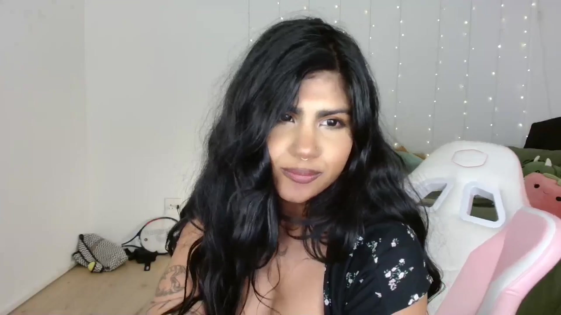 Gallery image thumbnail from Katara_'s myfreecams stream on, 10/03/2024, 14:56 image 12 of 20