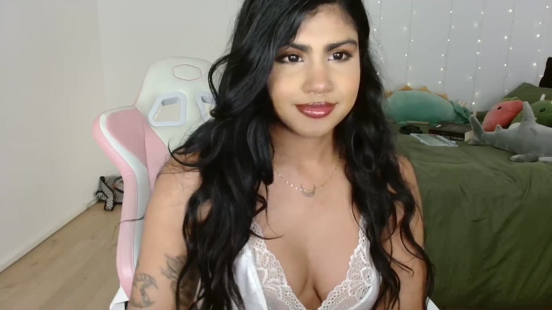 Gallery image thumbnail from Katara_'s myfreecams stream on, 10/04/2024, 13:44 image 3 of 20