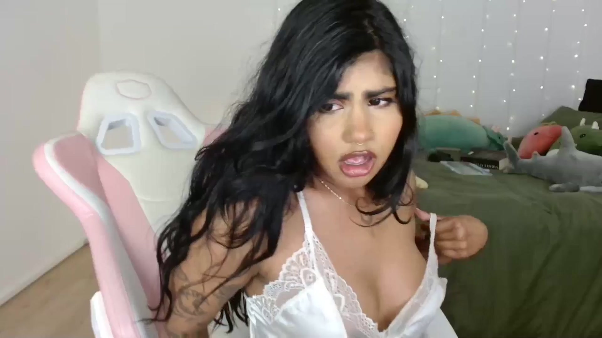 Gallery image thumbnail from Katara_'s myfreecams stream on, 10/04/2024, 14:46 image 13 of 20