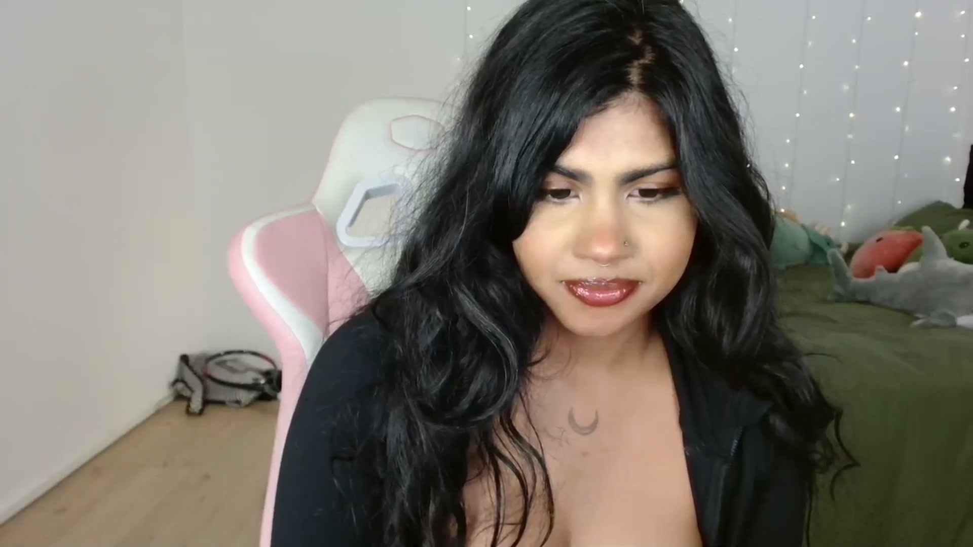 Gallery image thumbnail from Katara_'s myfreecams stream on, 10/07/2024, 15:37 image 15 of 20