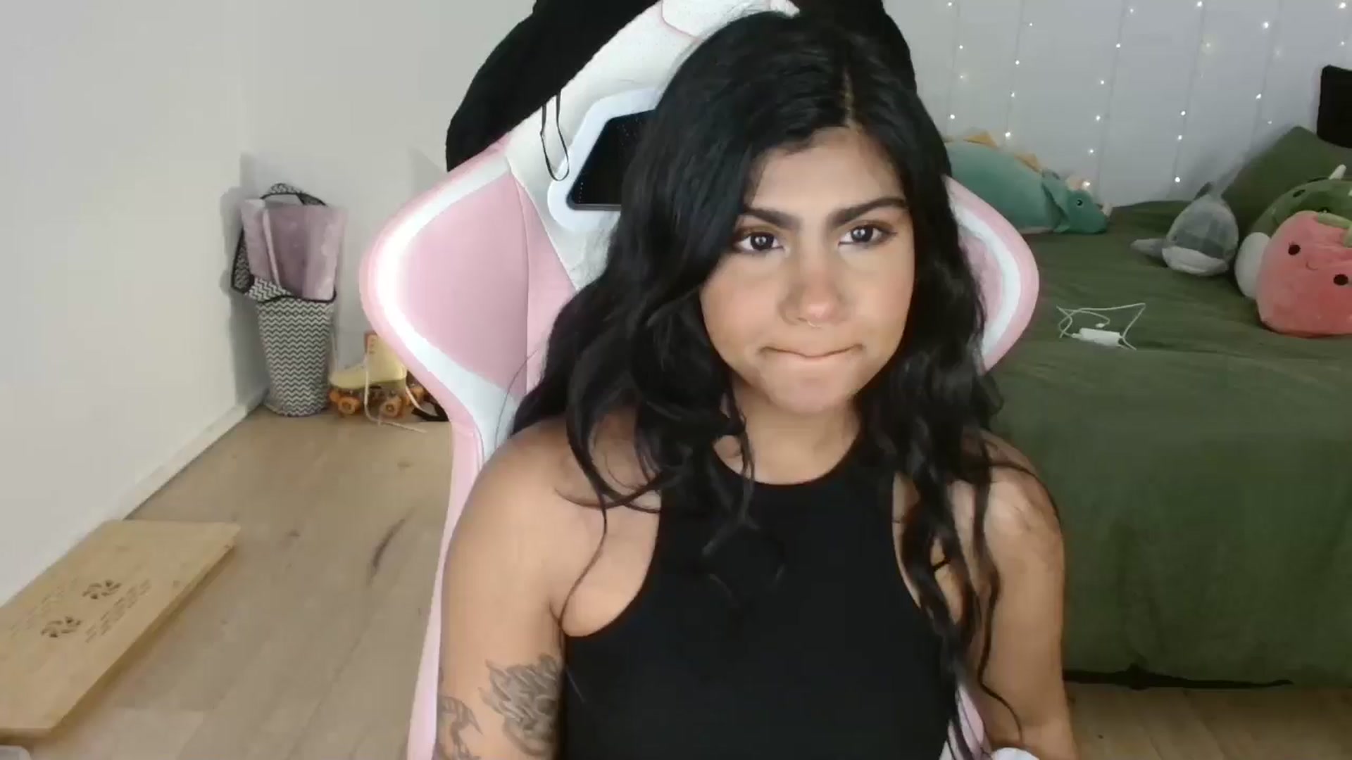 Gallery image thumbnail from Katara_'s myfreecams stream on, 10/23/2024, 11:27 image 1 of 20