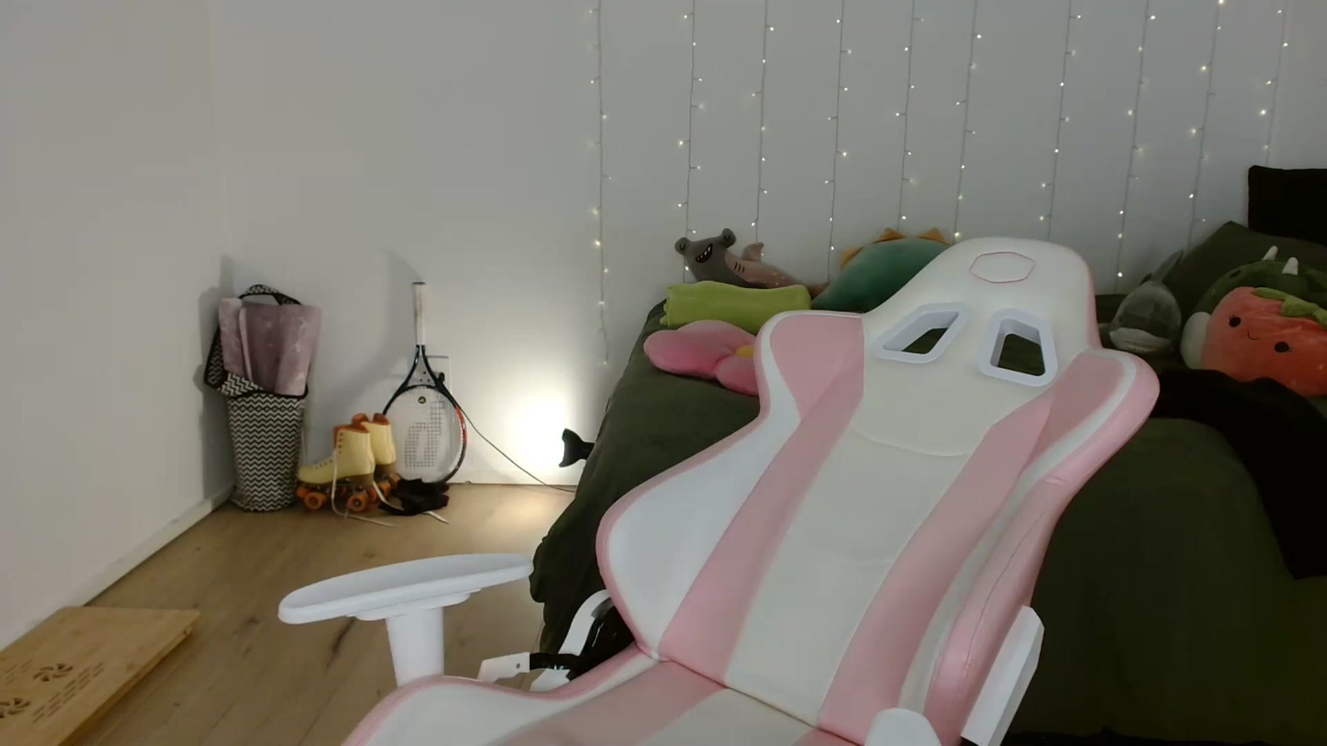 Gallery image thumbnail from Katara_'s myfreecams stream on, 10/23/2024, 13:27 image 6 of 20