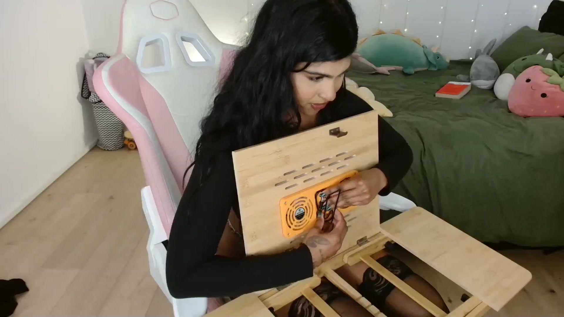 Gallery image thumbnail from Katara_'s myfreecams stream on, 10/24/2024, 10:40 image 2 of 20