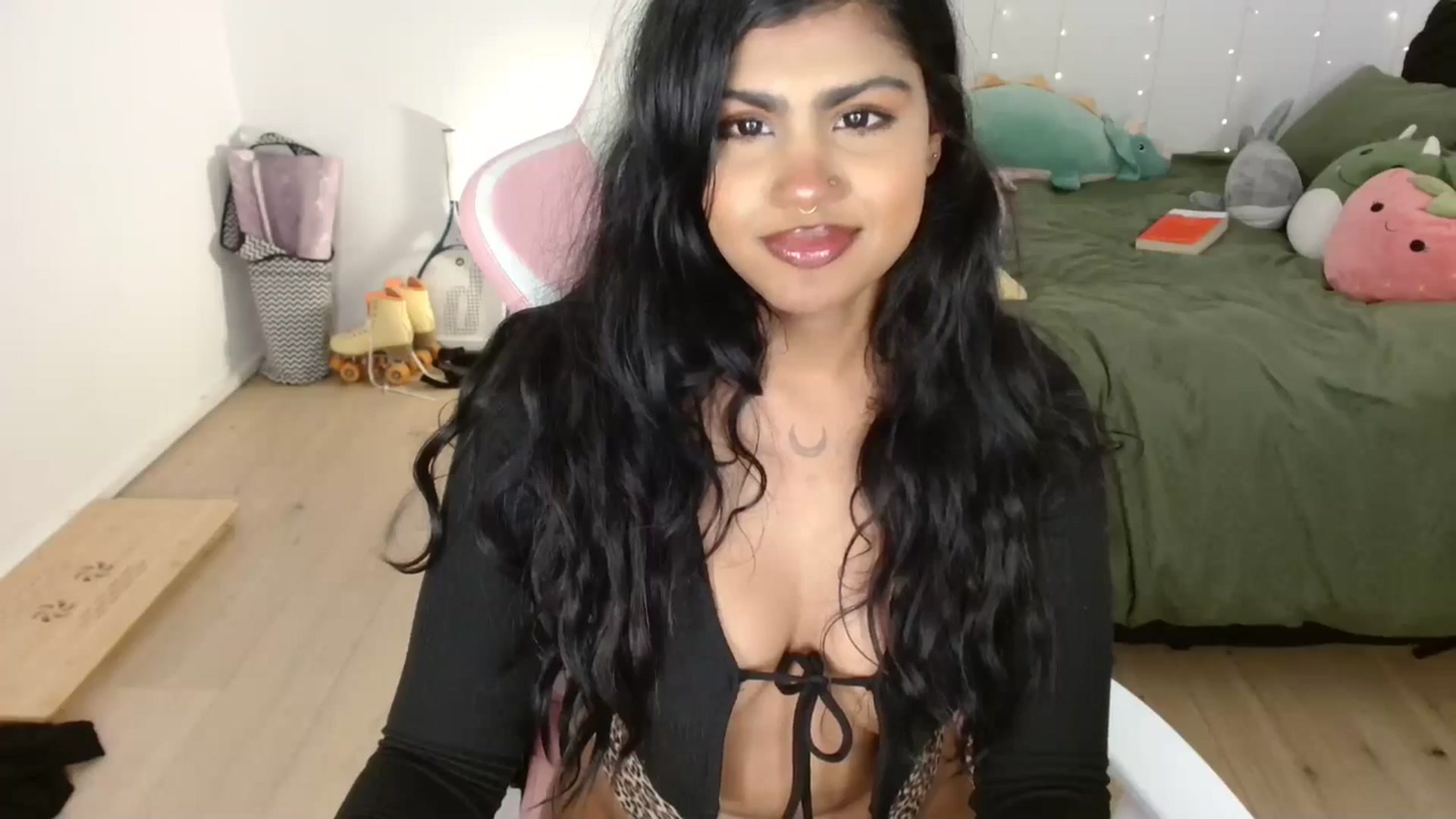 Gallery image thumbnail from Katara_'s myfreecams stream on, 10/24/2024, 10:40 image 3 of 20