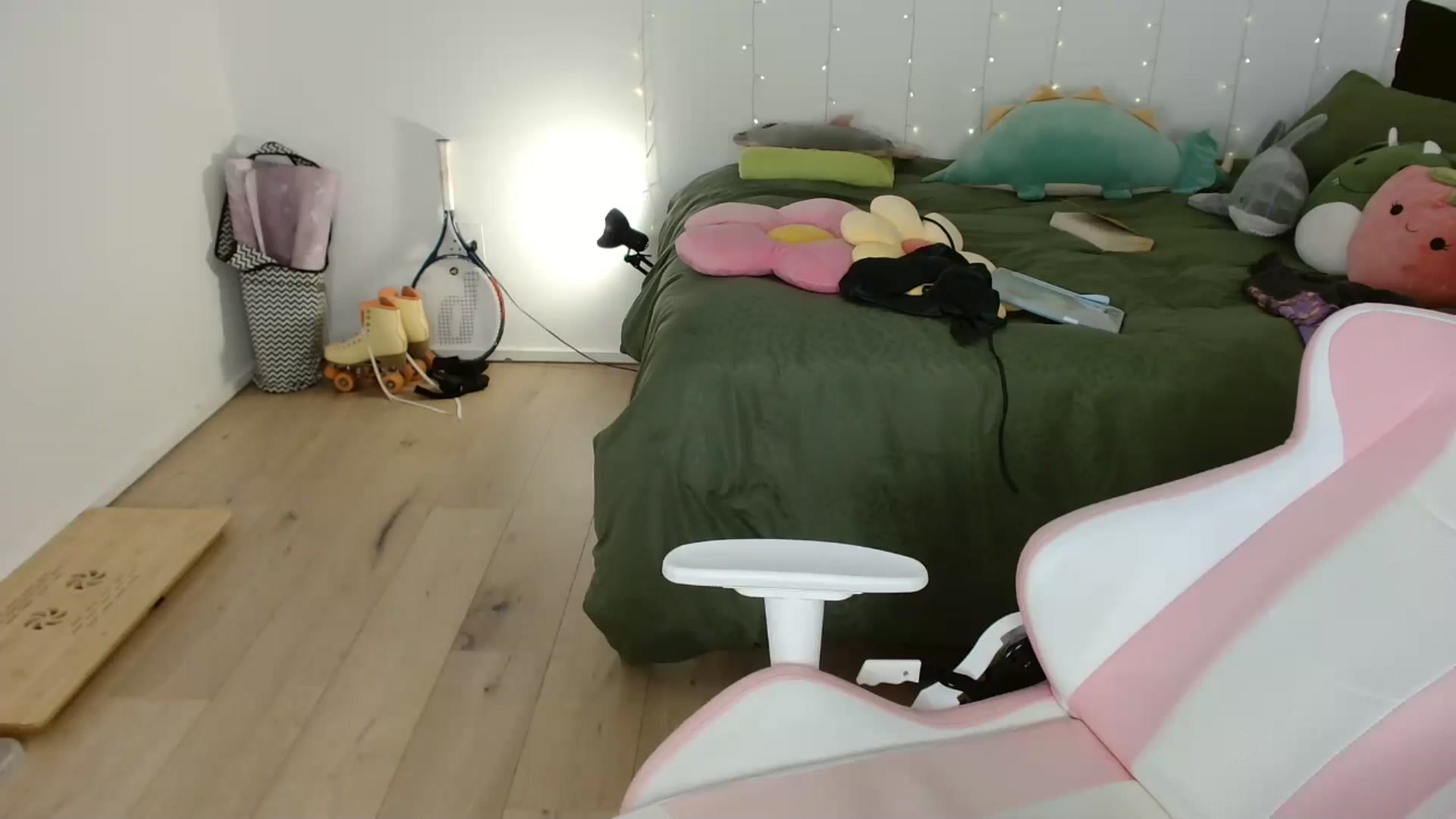 Gallery image thumbnail from Katara_'s myfreecams stream on, 10/29/2024, 18:08 image 13 of 20