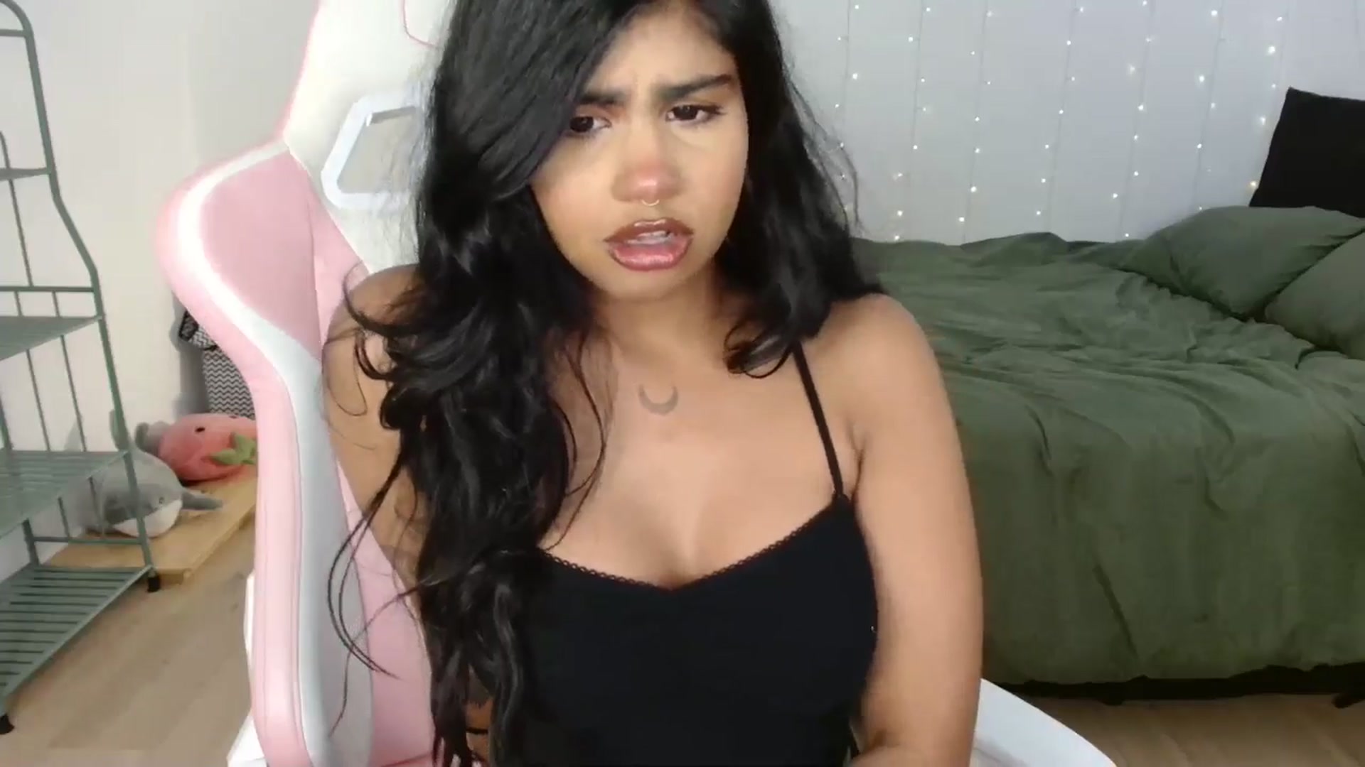 Gallery image thumbnail from Katara_'s myfreecams stream on, 11/06/2024, 16:20 image 6 of 20