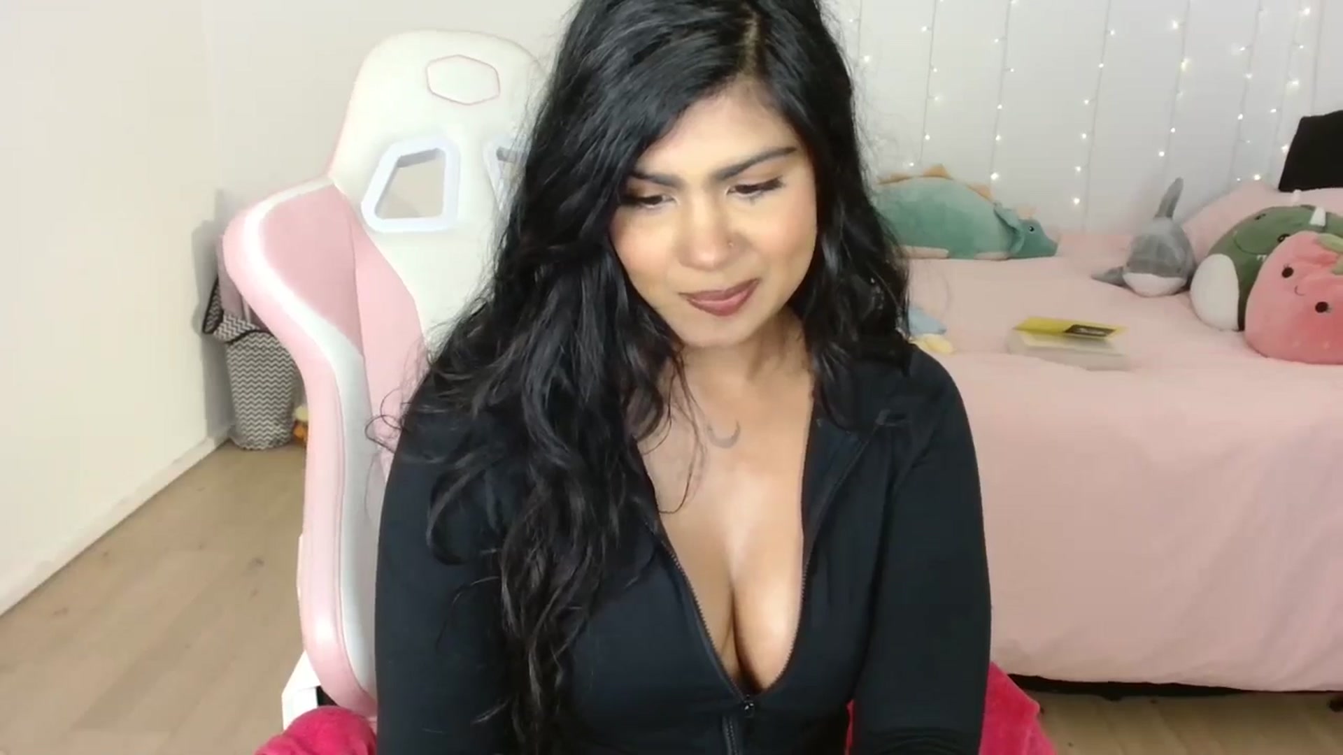 Gallery image thumbnail from Katara_'s myfreecams stream on, 11/08/2024, 11:05 image 14 of 20