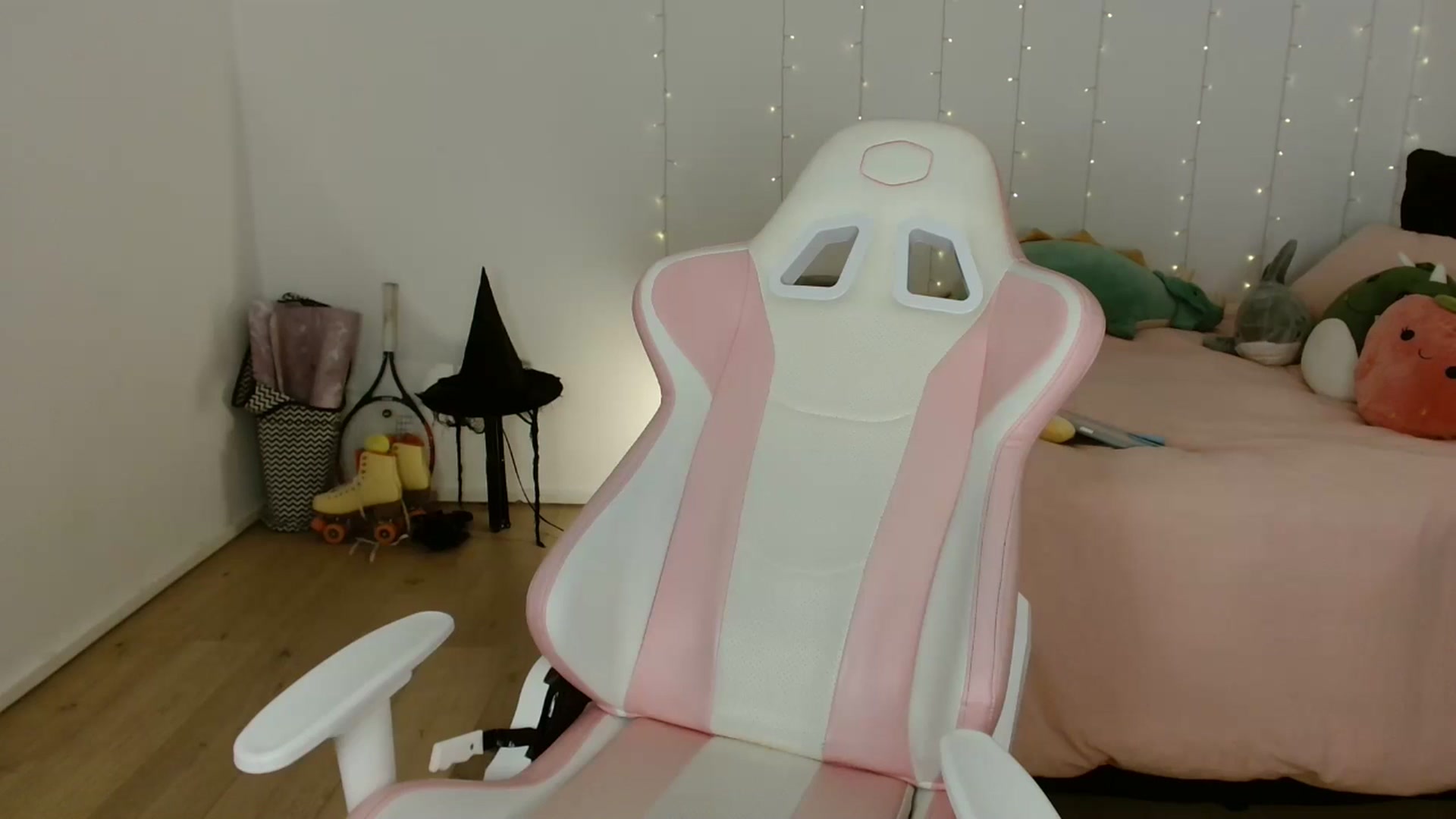 Gallery image thumbnail from Katara_'s myfreecams stream on, 11/12/2024, 13:41 image 4 of 20