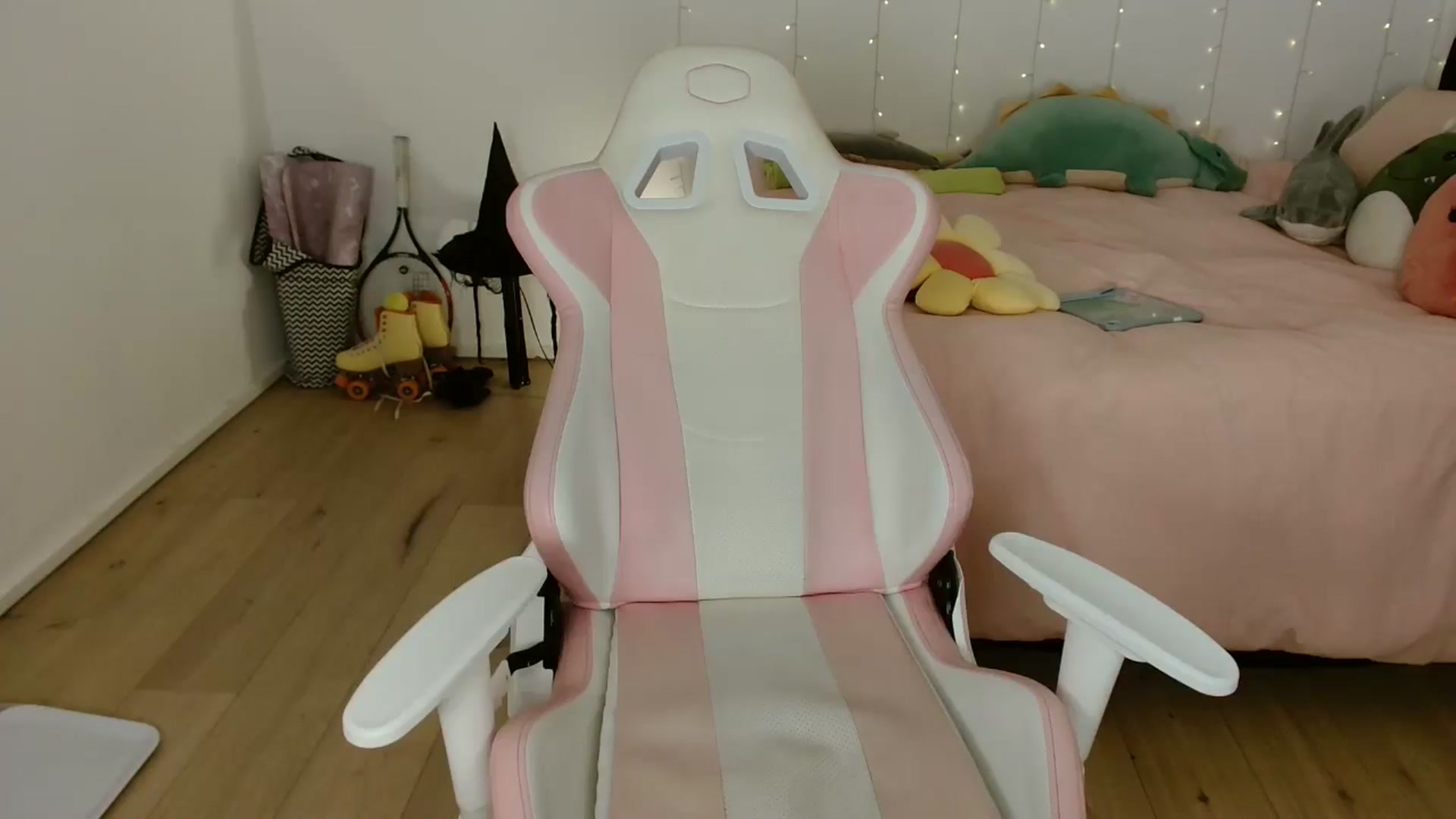 Gallery image thumbnail from Katara_'s myfreecams stream on, 11/13/2024, 14:14 image 16 of 20