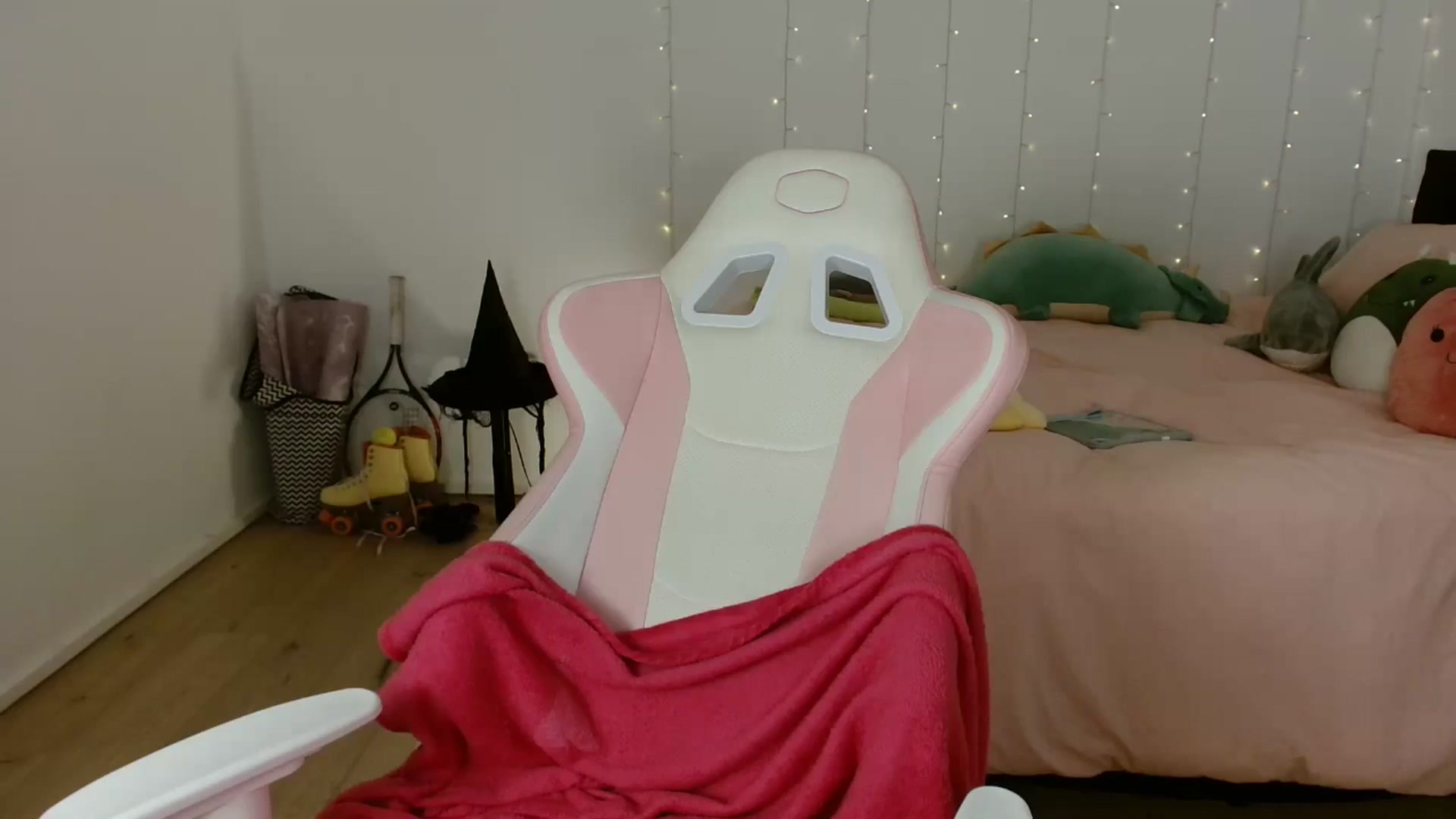Gallery image thumbnail from Katara_'s myfreecams stream on, 11/13/2024, 17:18 image 14 of 20