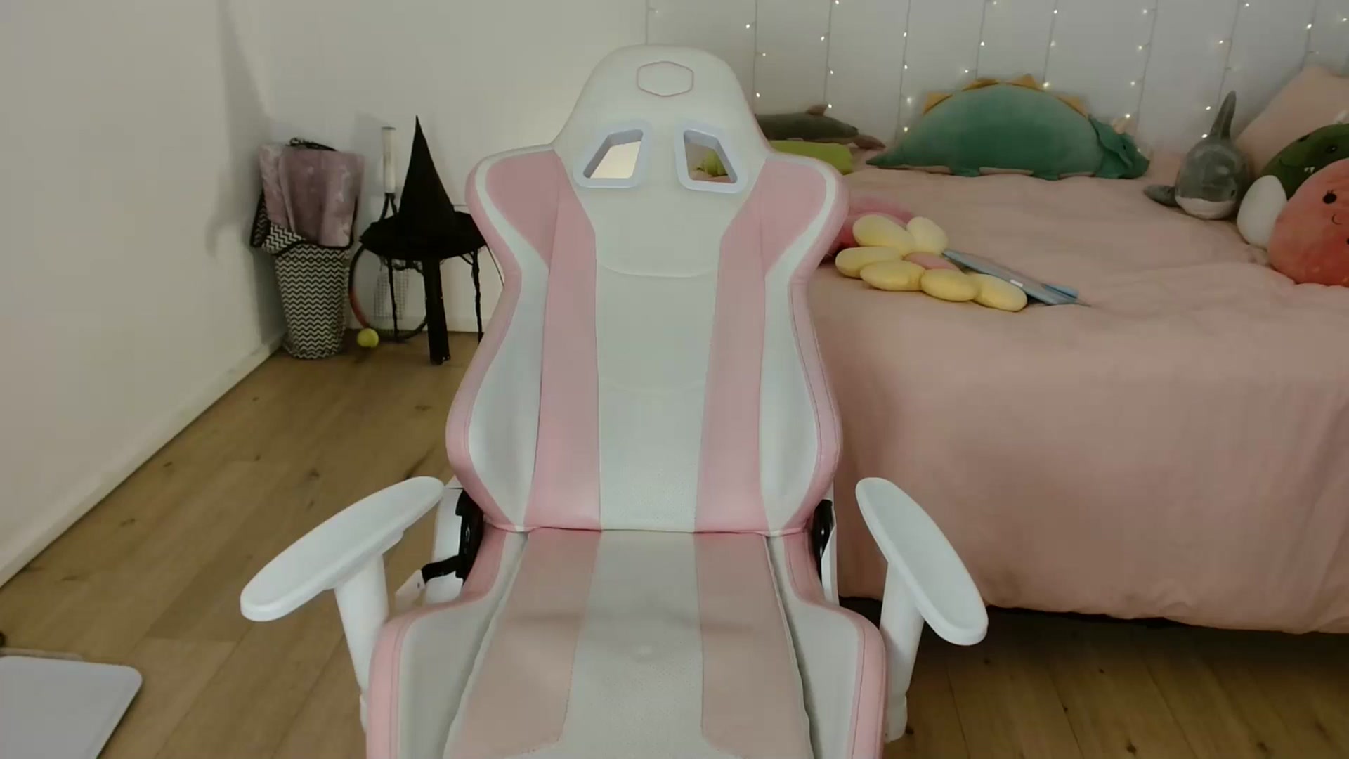 Gallery image thumbnail from Katara_'s myfreecams stream on, 11/15/2024, 11:05 image 15 of 20