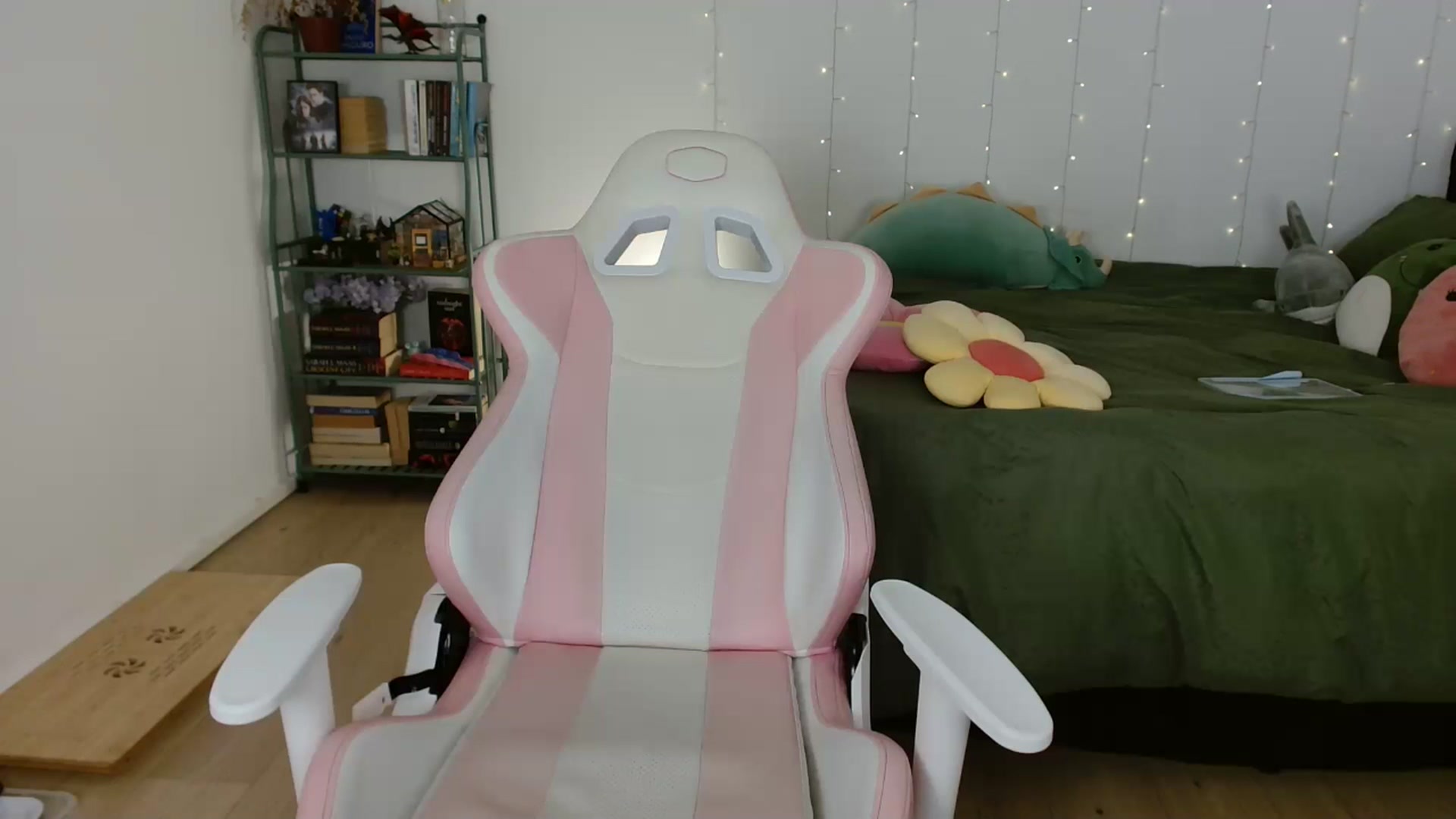 Gallery image thumbnail from Katara_'s myfreecams stream on, 12/12/2024, 11:16 image 2 of 20