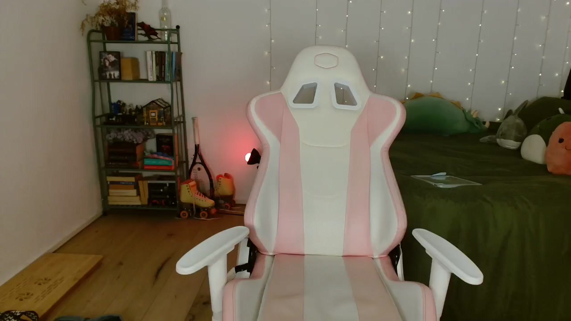 Gallery image thumbnail from Katara_'s myfreecams stream on, 12/18/2024, 10:05 image 18 of 20