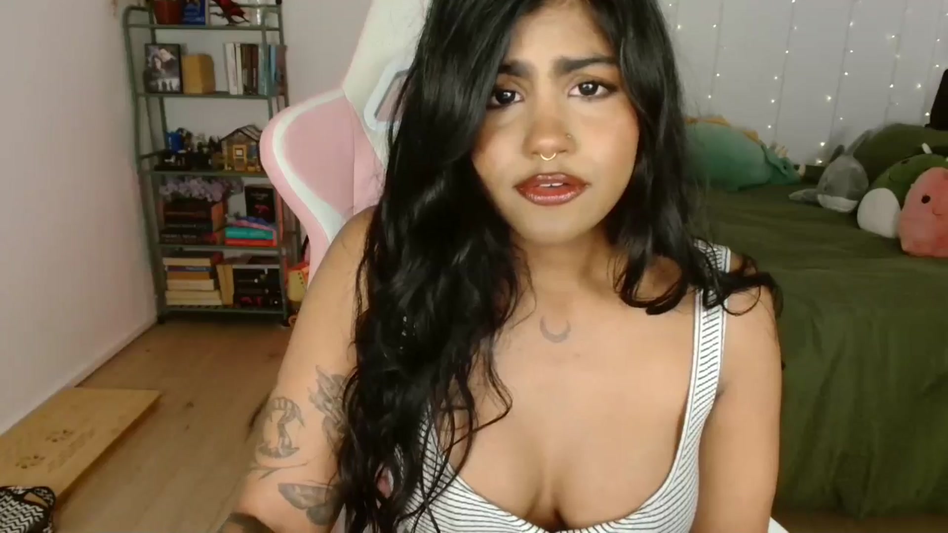Gallery image thumbnail from Katara_'s myfreecams stream on, 12/18/2024, 10:05 image 10 of 20