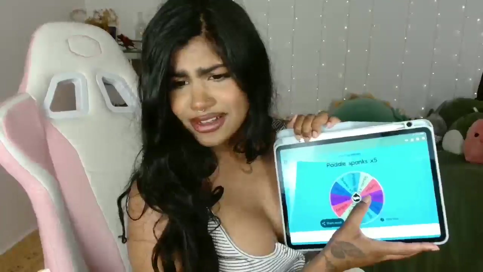 Gallery image thumbnail from Katara_'s myfreecams stream on, 12/18/2024, 10:05 image 16 of 20