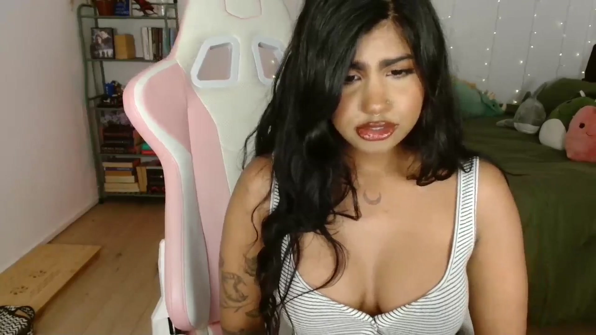 Gallery image thumbnail from Katara_'s myfreecams stream on, 12/18/2024, 10:05 image 9 of 20