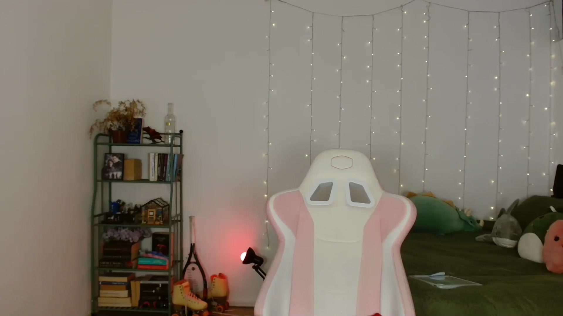 Gallery image thumbnail from Katara_'s myfreecams stream on, 12/18/2024, 10:05 image 19 of 20
