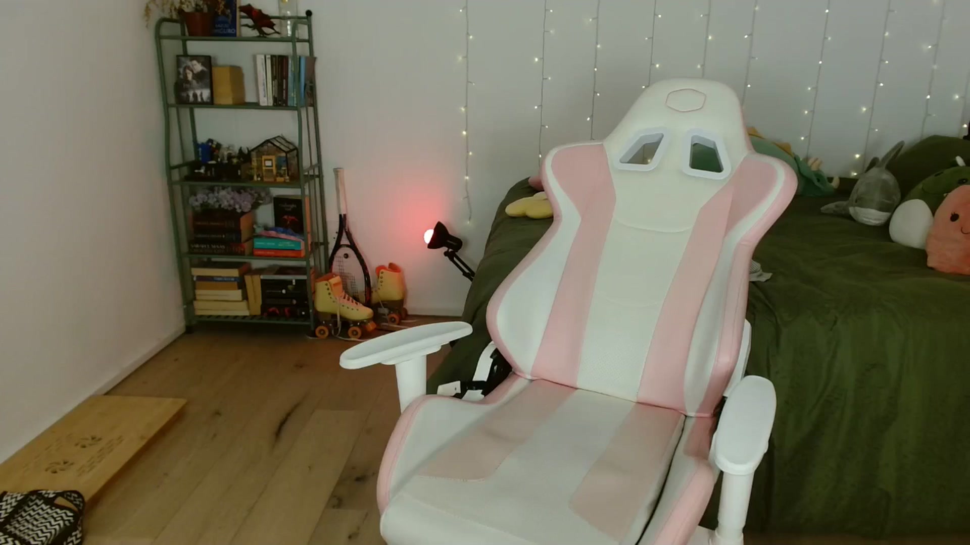 Gallery image thumbnail from Katara_'s myfreecams stream on, 12/18/2024, 16:11 image 20 of 20