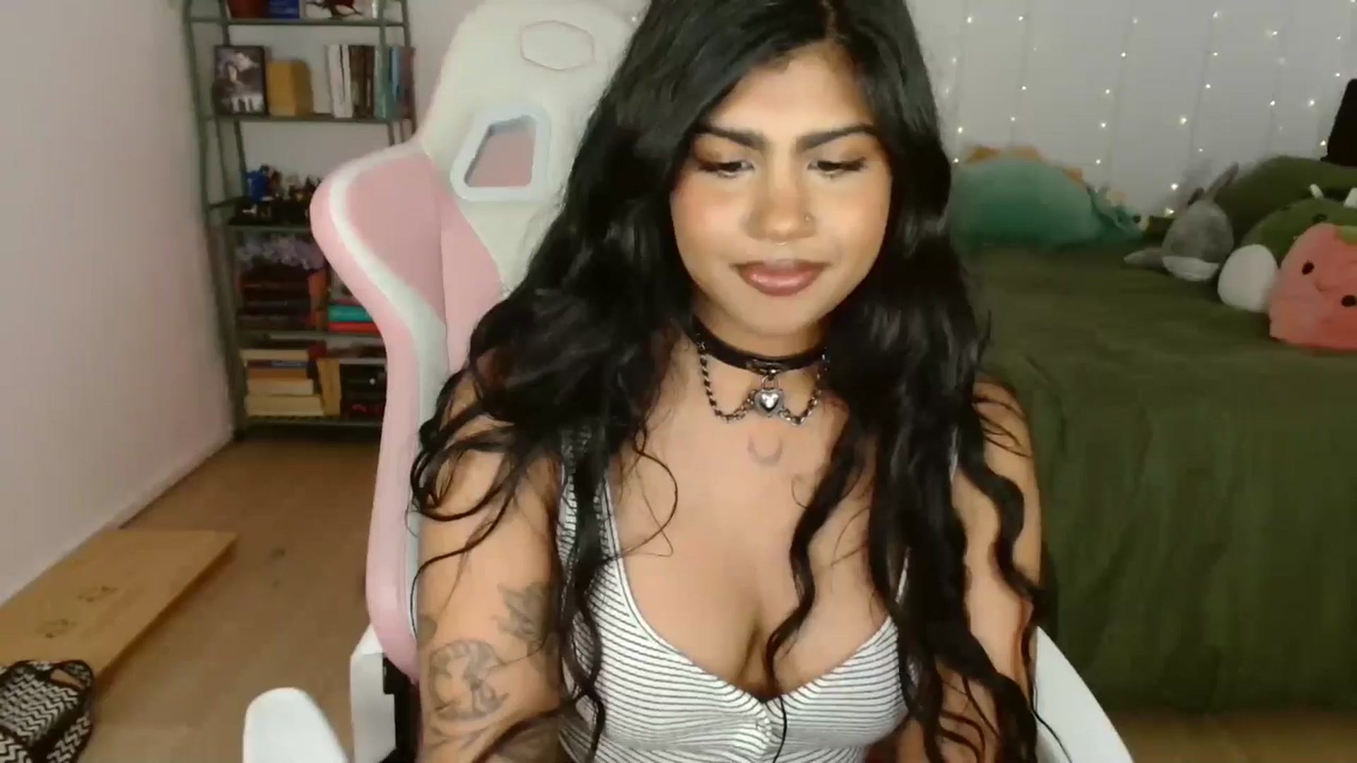 Gallery image thumbnail from Katara_'s myfreecams stream on, 12/18/2024, 16:11 image 5 of 20