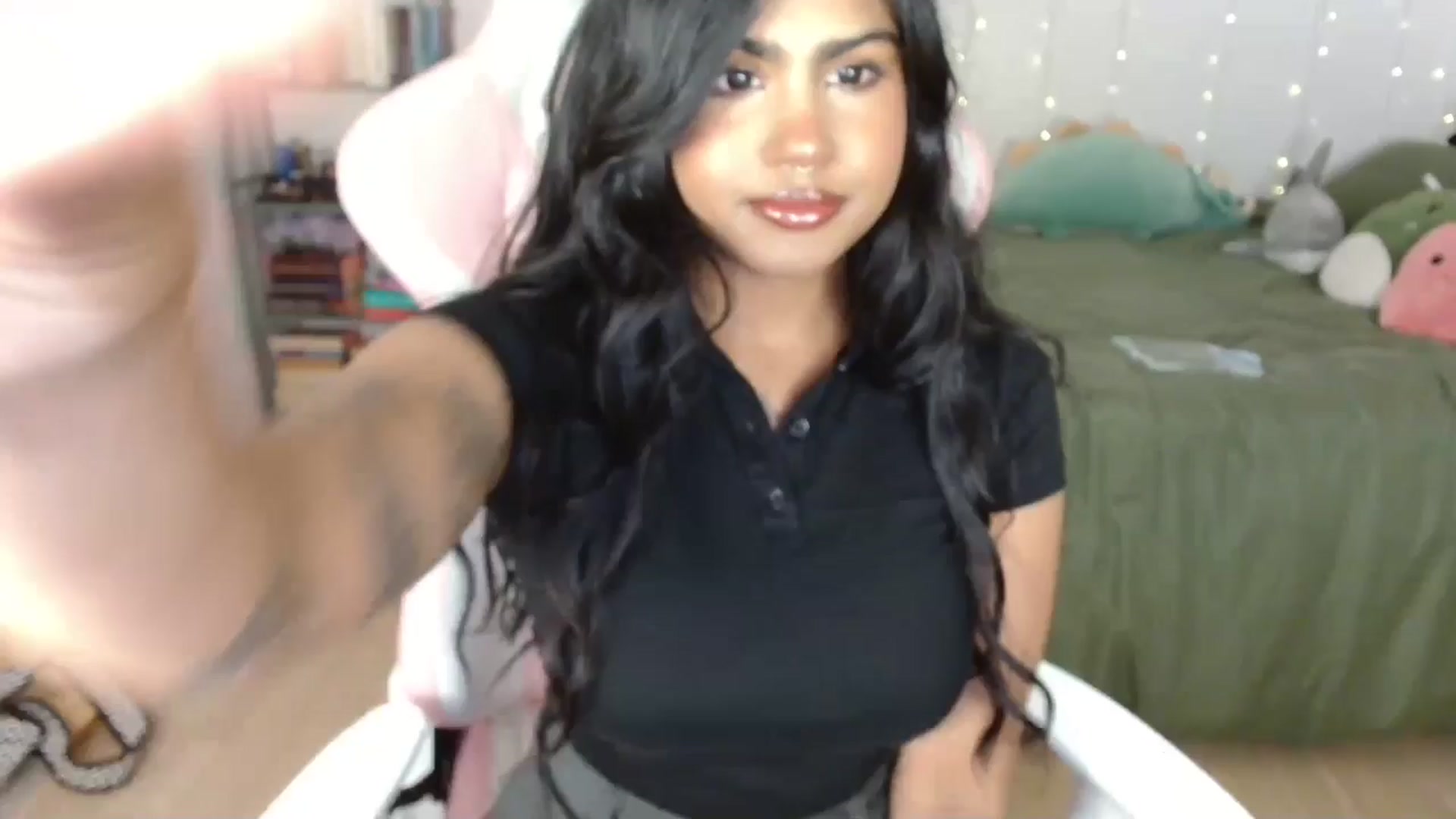 Gallery image thumbnail from Katara_'s myfreecams stream on, 12/19/2024, 14:52 image 1 of 20