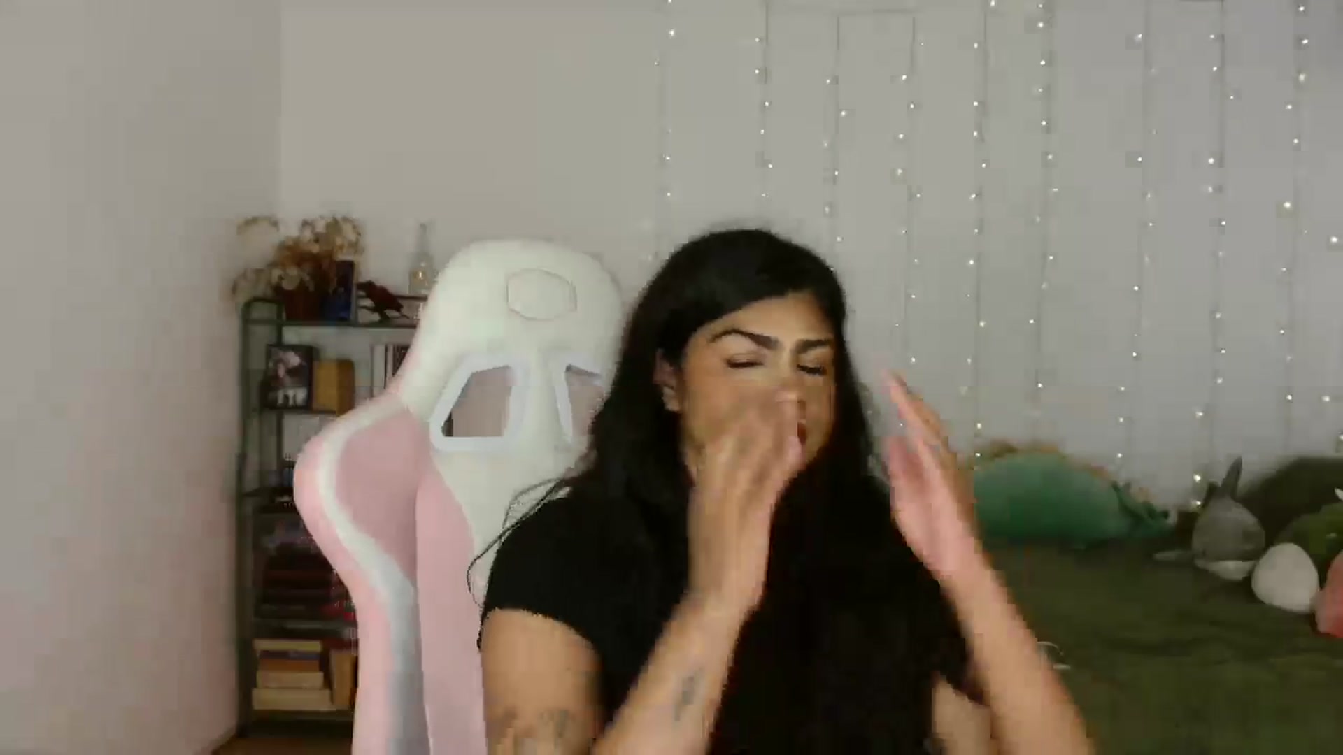 Gallery image thumbnail from Katara_'s myfreecams stream on, 12/19/2024, 14:52 image 10 of 20