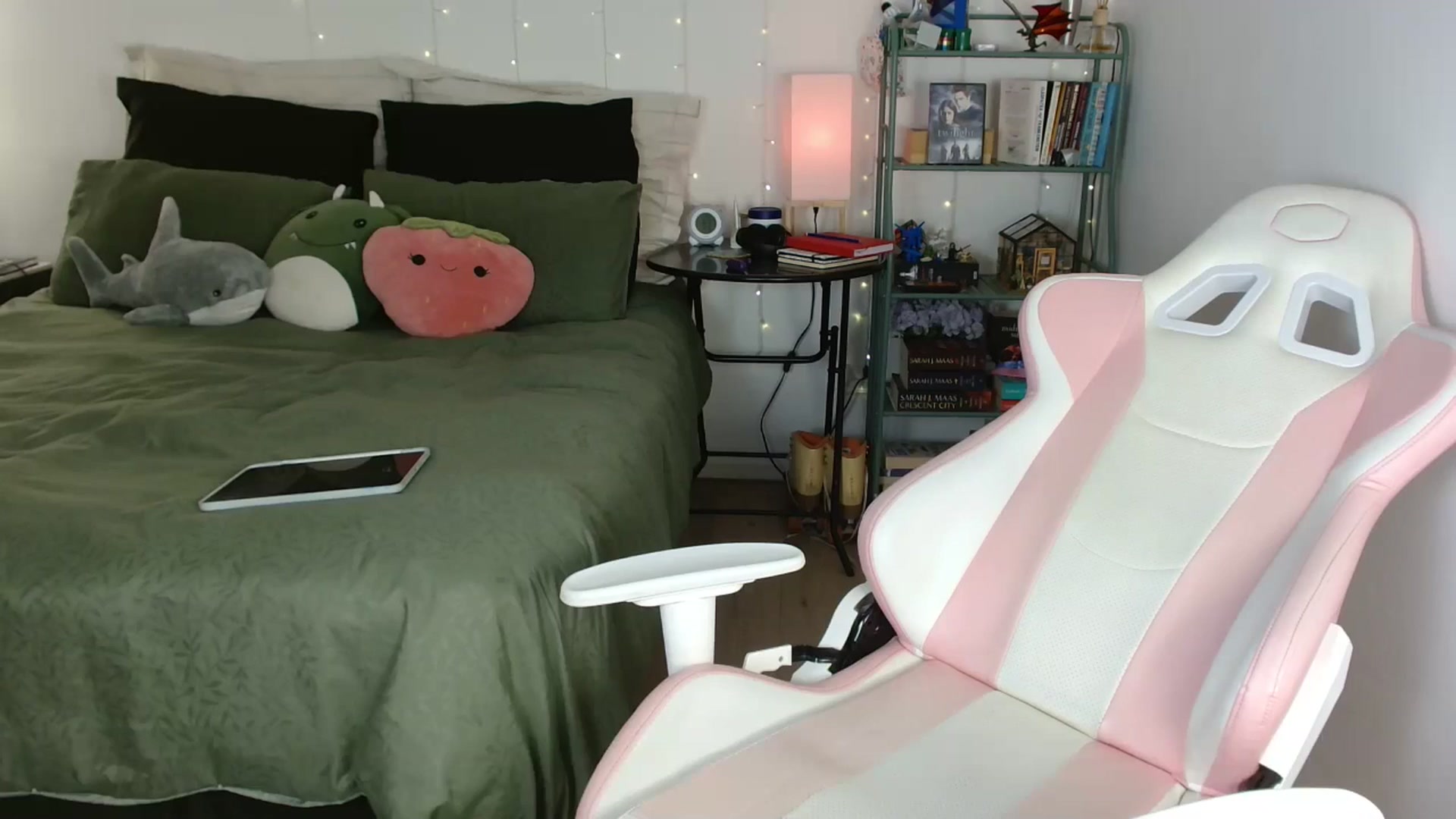Gallery image thumbnail from Katara_'s myfreecams stream on, 03/31/2025, 13:57 image 9 of 20