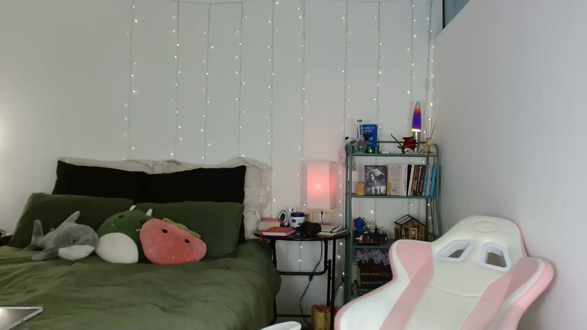 Gallery image thumbnail from Katara_'s myfreecams stream on, 04/02/2025, 11:59 image 17 of 20