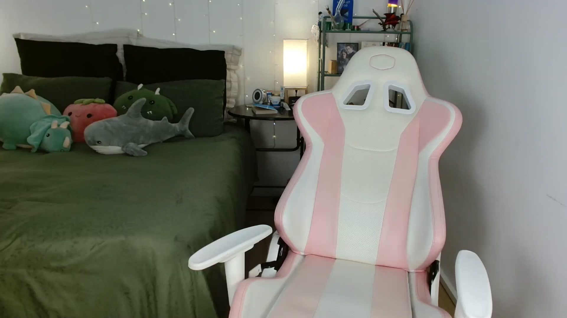 Gallery image thumbnail from Katara_'s myfreecams stream on, 04/28/2025, 11:38 image 3 of 20