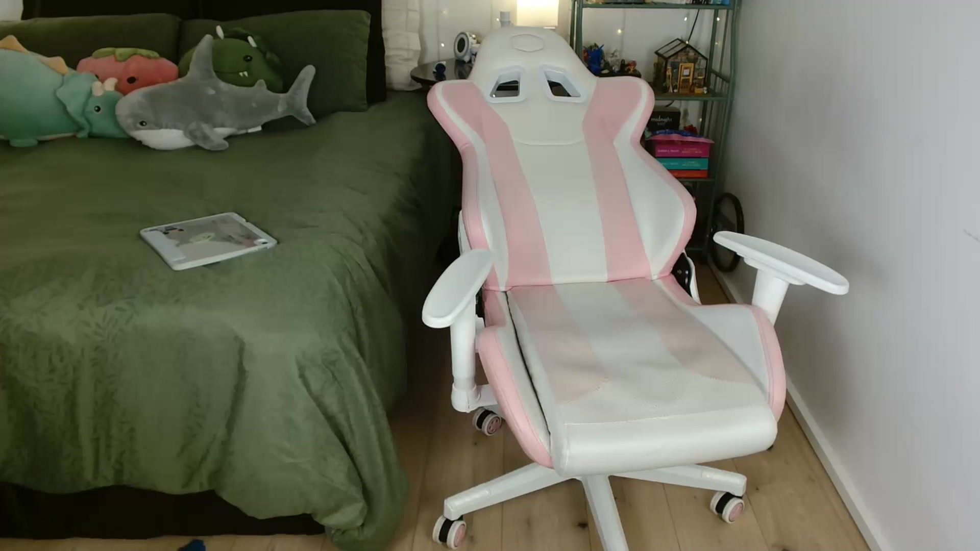 Gallery image thumbnail from Katara_'s myfreecams stream on, 06/15/2025, 11:46 image 19 of 20