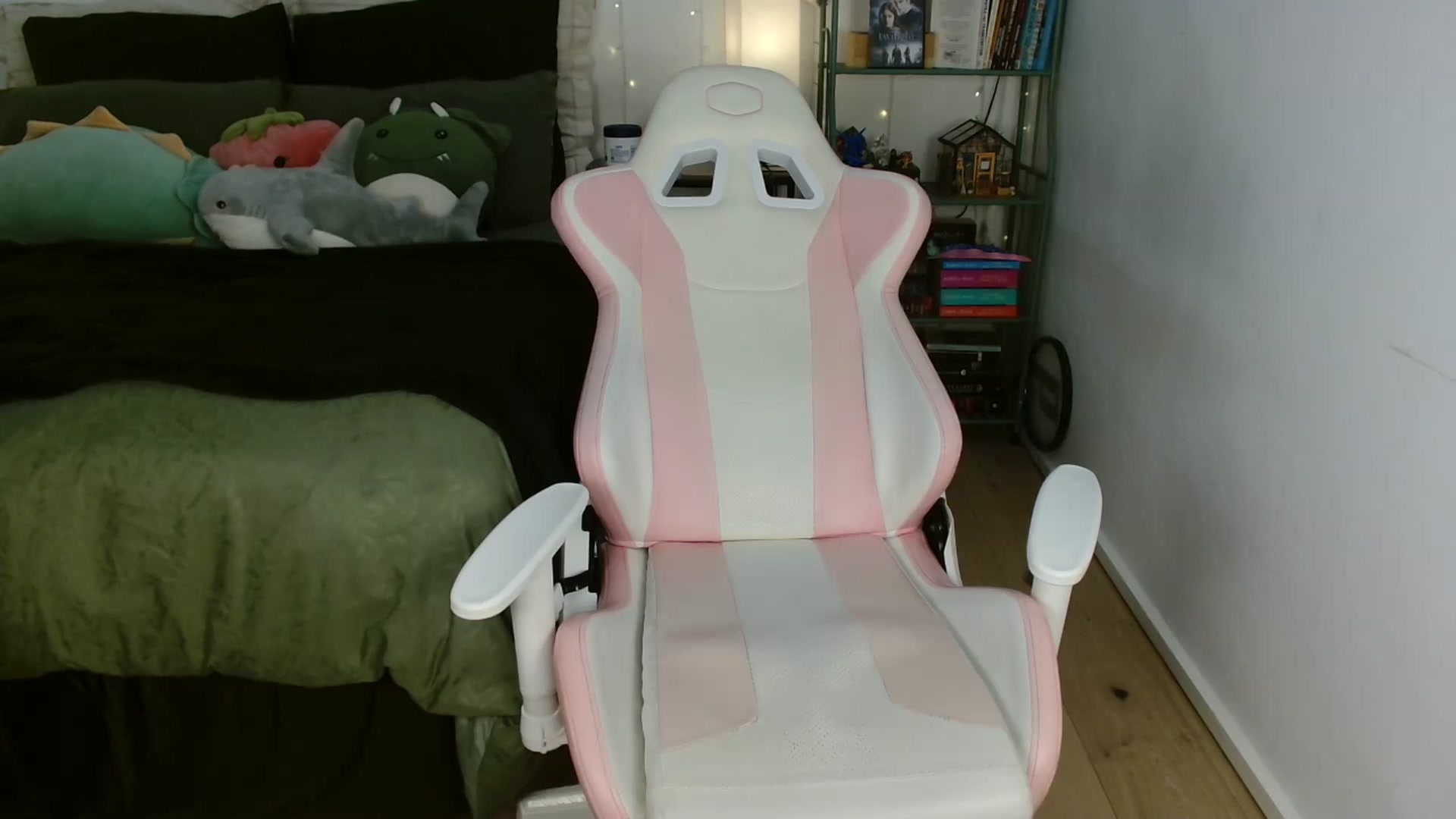 Gallery image thumbnail from Katara_'s myfreecams stream on, 07/22/2025, 11:17 image 1 of 20