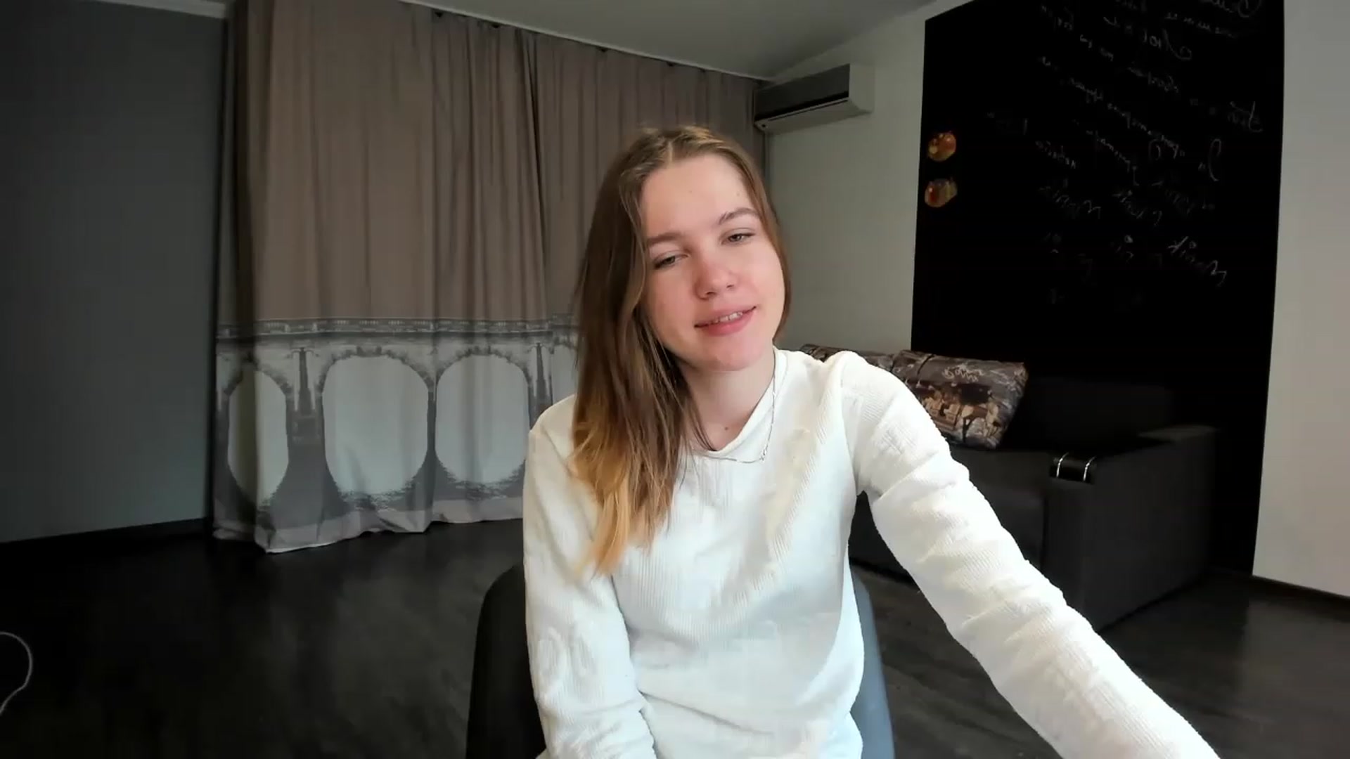 Gallery image thumbnail from KateGordon's myfreecams stream on, 03/20/2023, 08:29 image 15 of 20