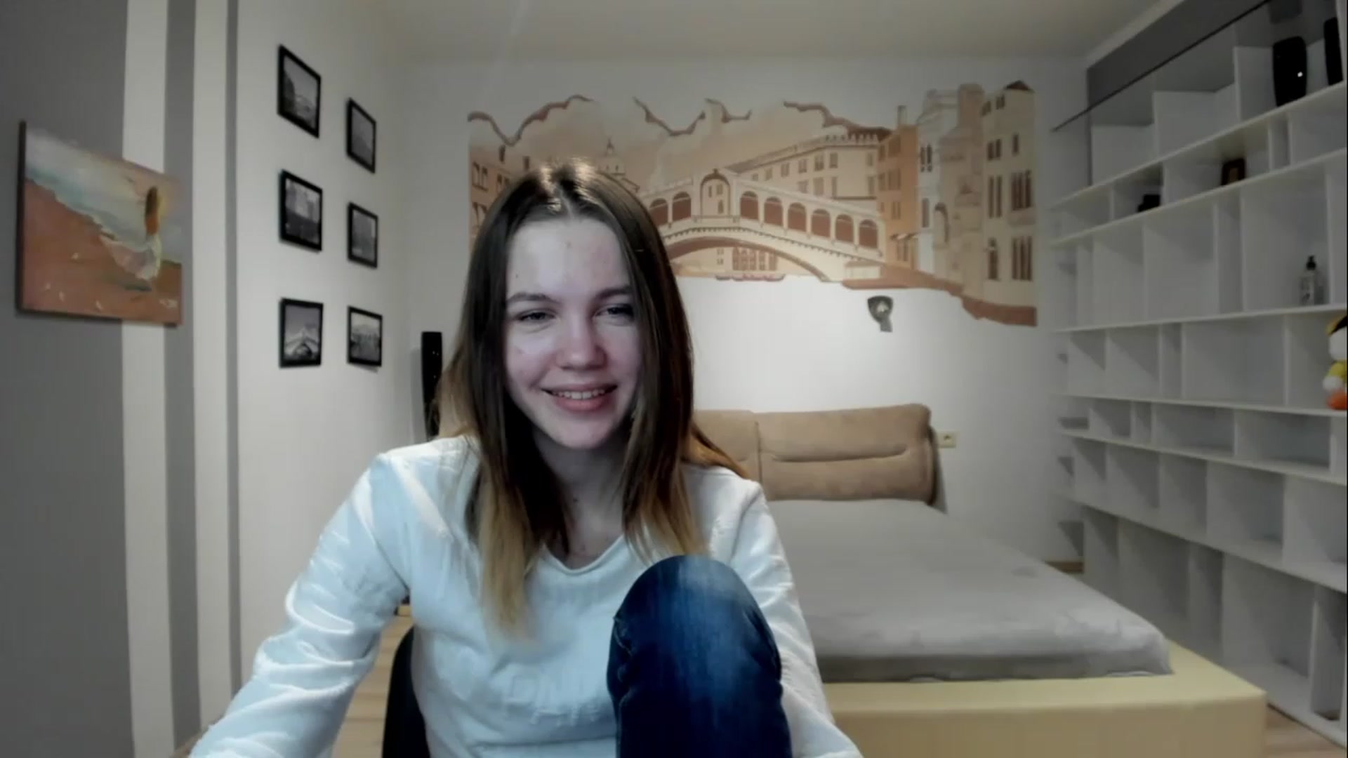 Gallery image thumbnail from KateGordon's myfreecams stream on, 04/01/2023, 11:07 image 3 of 20