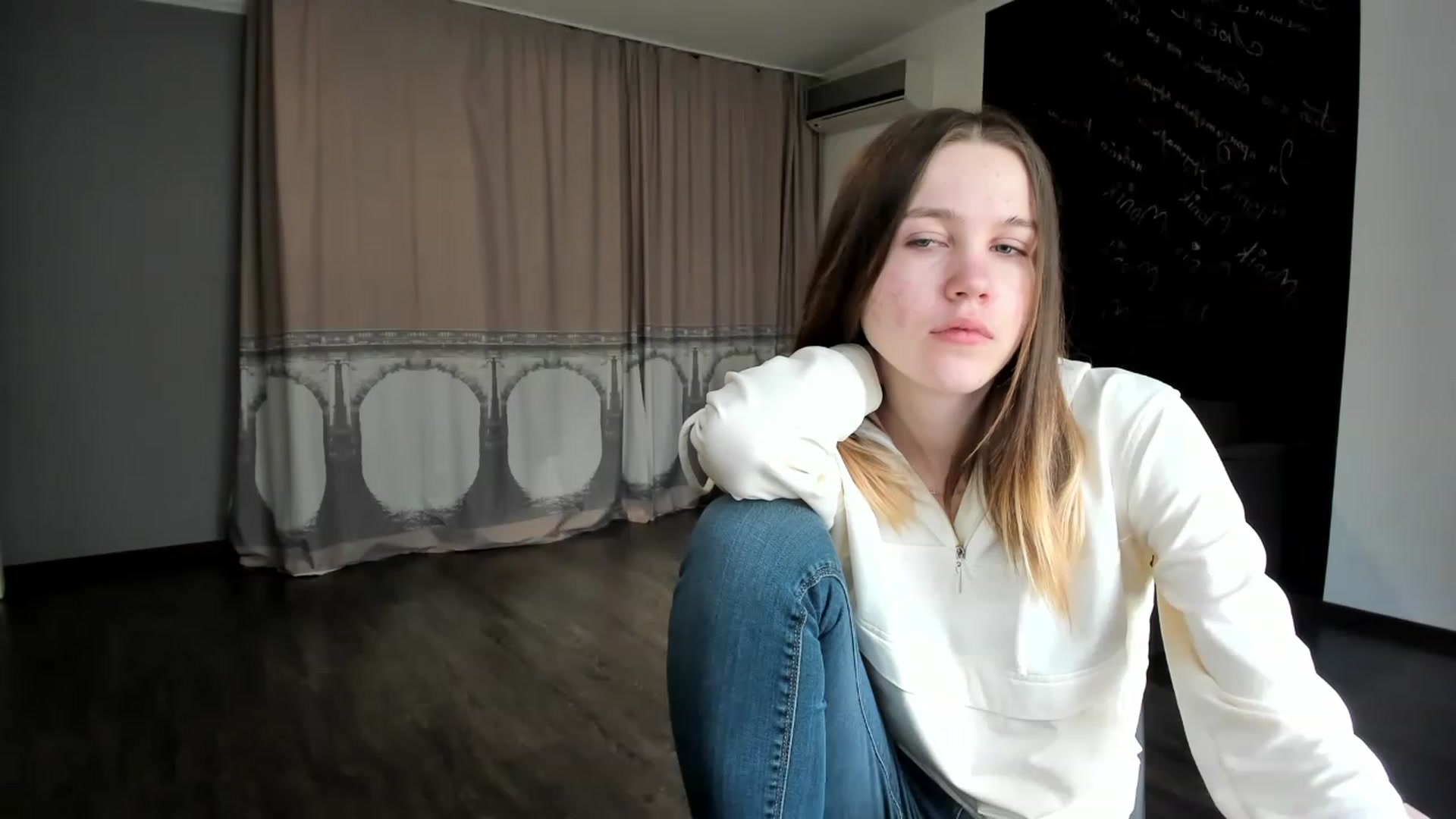 Gallery image thumbnail from KateGordon's myfreecams stream on, 04/19/2023, 11:08 image 19 of 20