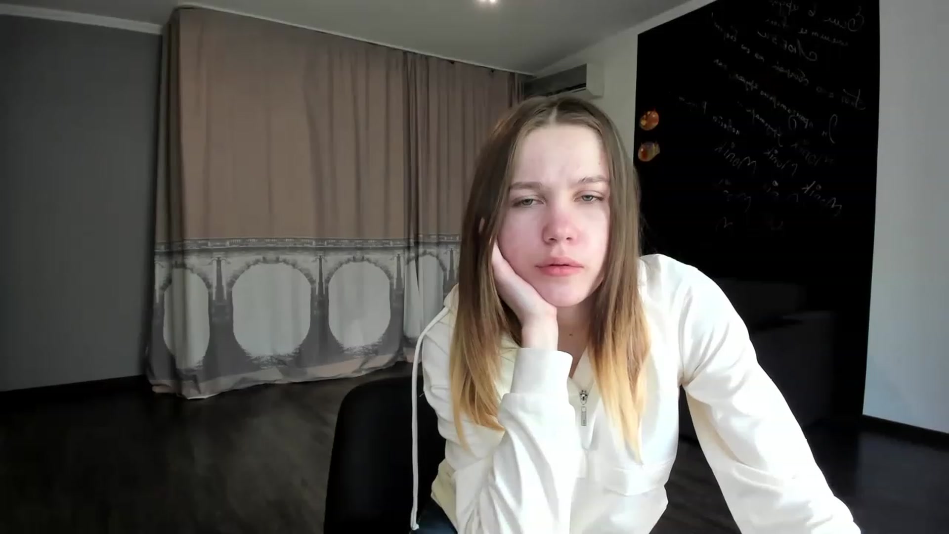 Gallery image thumbnail from KateGordon's myfreecams stream on, 04/19/2023, 11:08 image 13 of 20