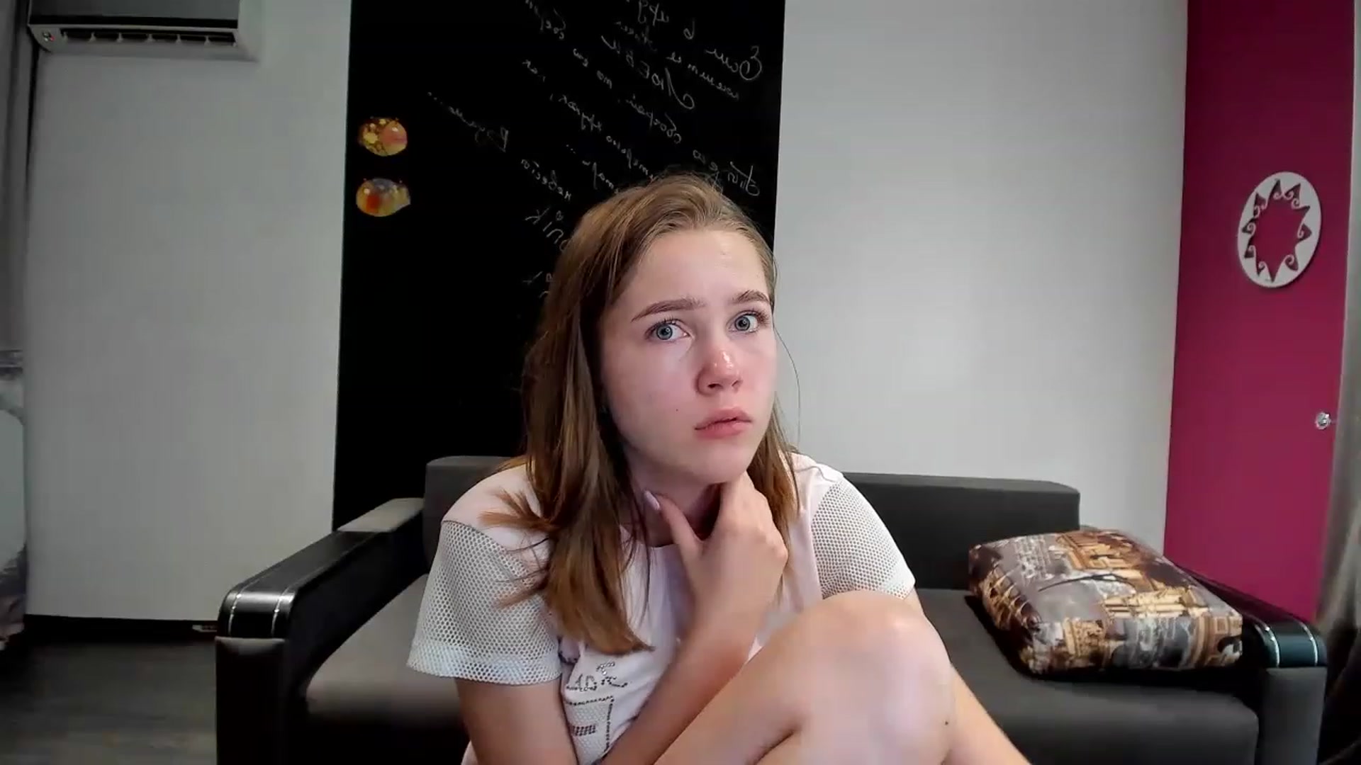 Gallery image thumbnail from KateGordon's myfreecams stream on, 08/03/2023, 11:02 image 7 of 20