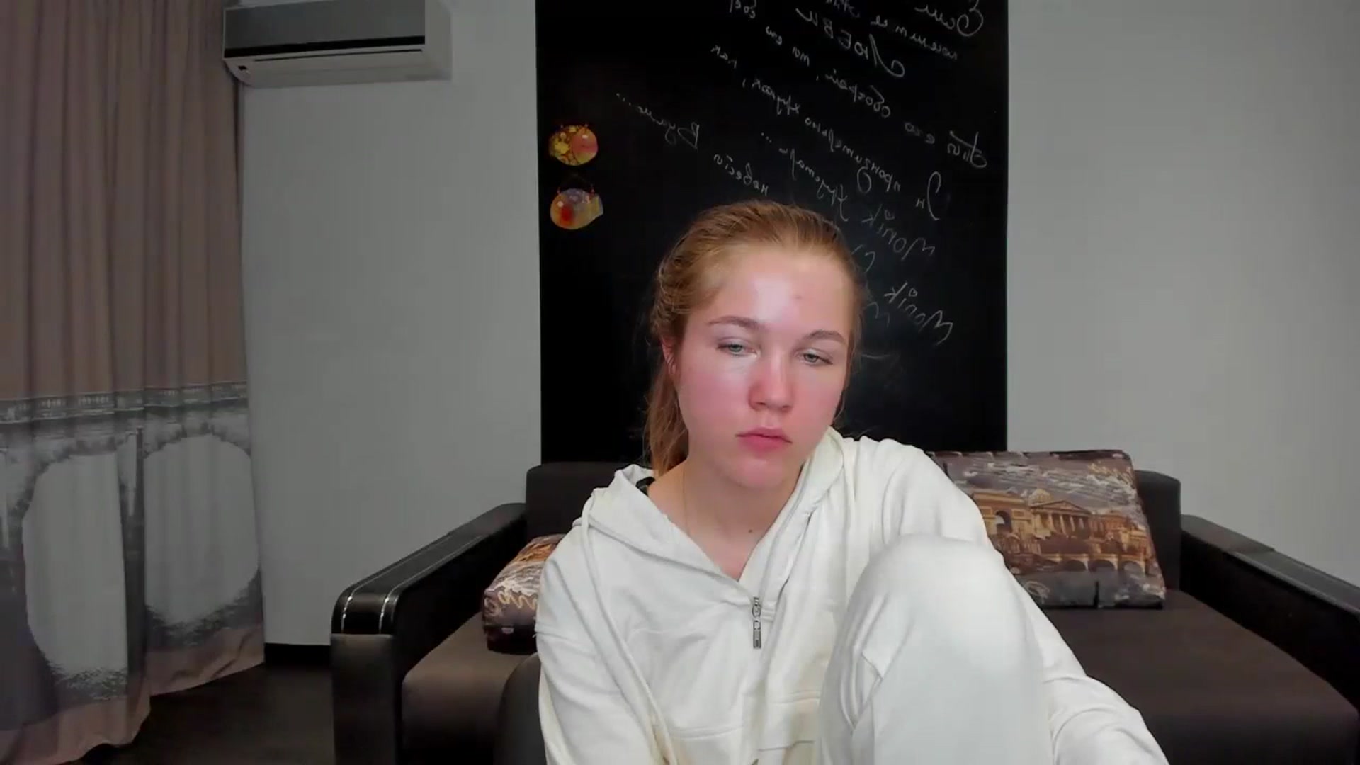 Gallery image thumbnail from KateGordon's myfreecams stream on, 09/08/2023, 10:41 image 16 of 20