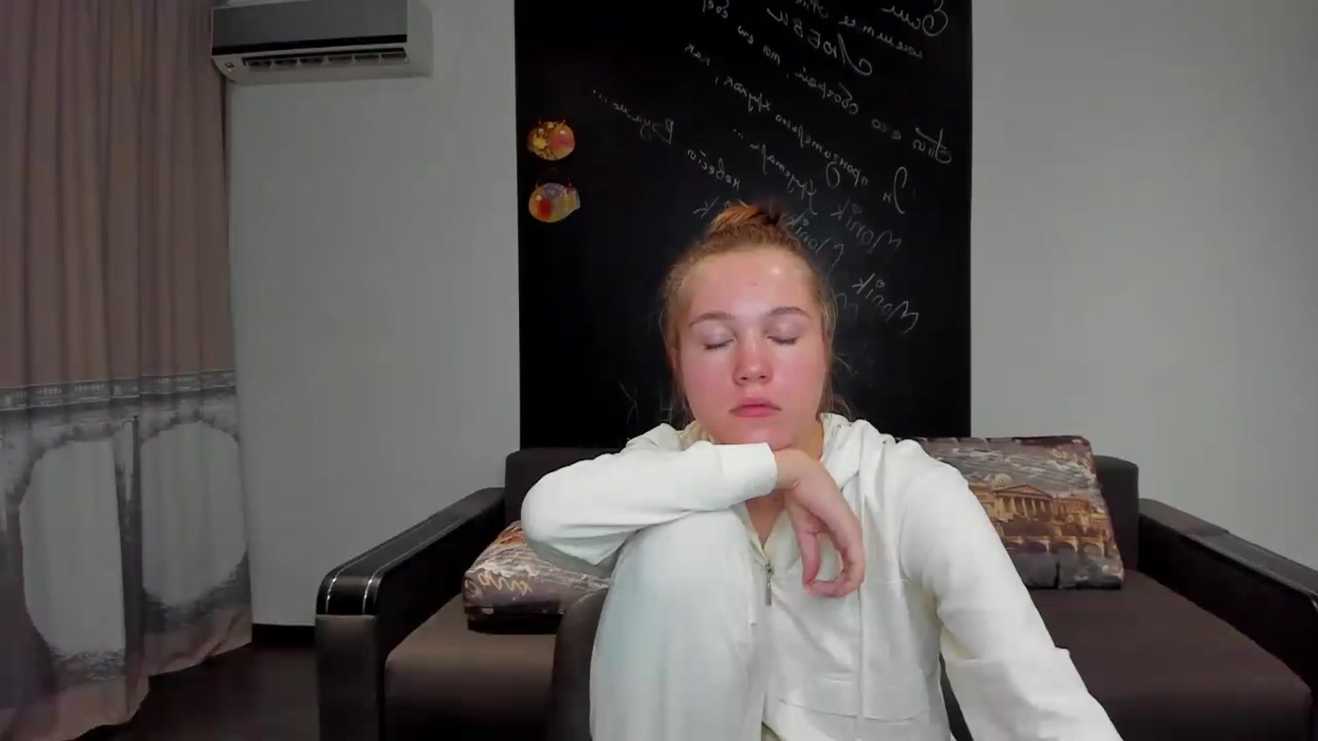Gallery image thumbnail from KateGordon's myfreecams stream on, 09/08/2023, 12:49 image 1 of 20