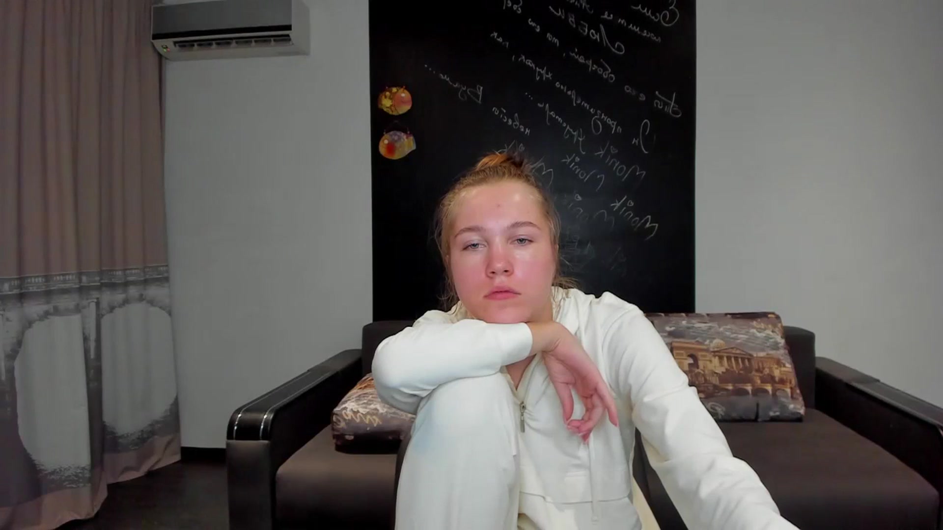 Gallery image thumbnail from KateGordon's myfreecams stream on, 09/08/2023, 12:49 image 5 of 20