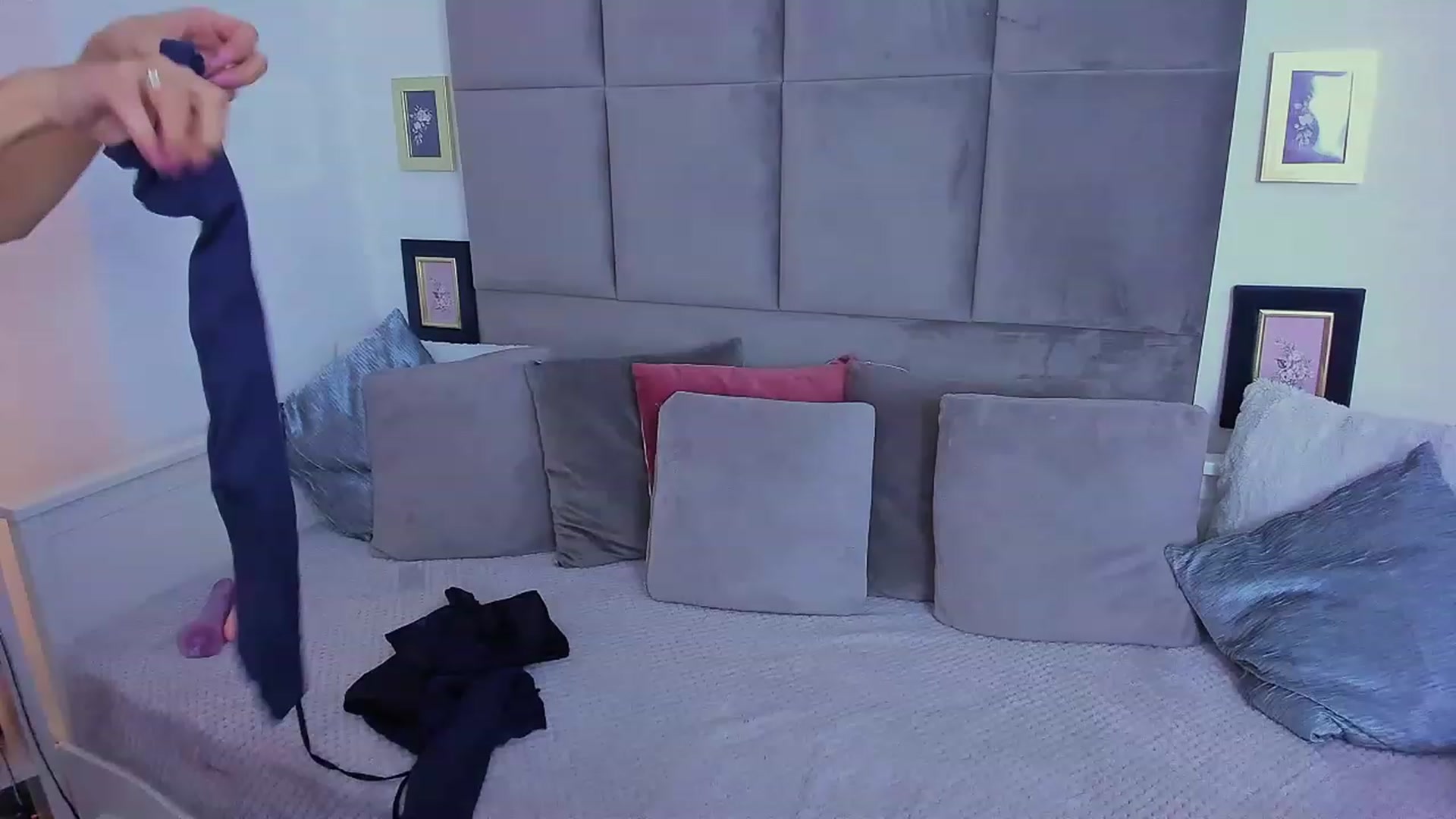 Gallery image thumbnail from KateLuna's myfreecams stream on, 11/21/2022, 12:10 image 3 of 20