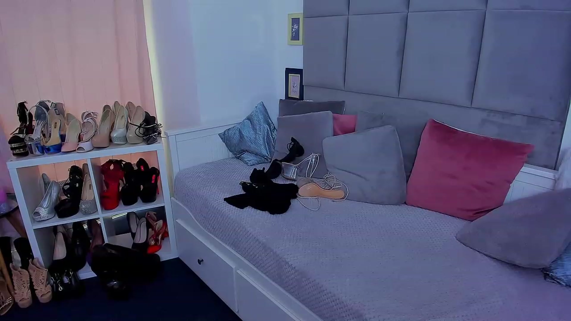 Gallery image thumbnail from KateLuna's myfreecams stream on, 12/05/2022, 12:42 image 20 of 20