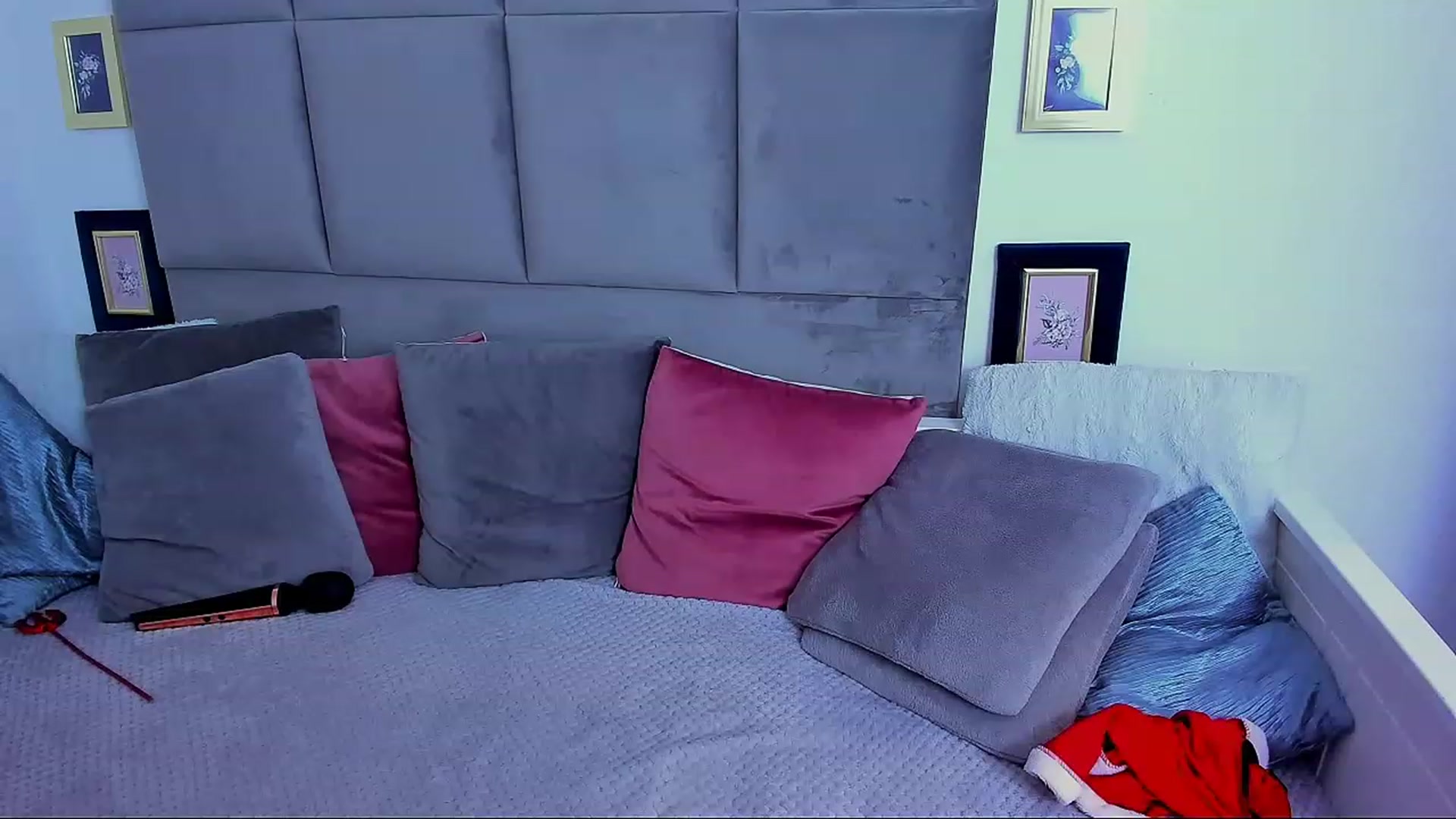 Gallery image thumbnail from KateLuna's myfreecams stream on, 12/10/2022, 14:57 image 16 of 20