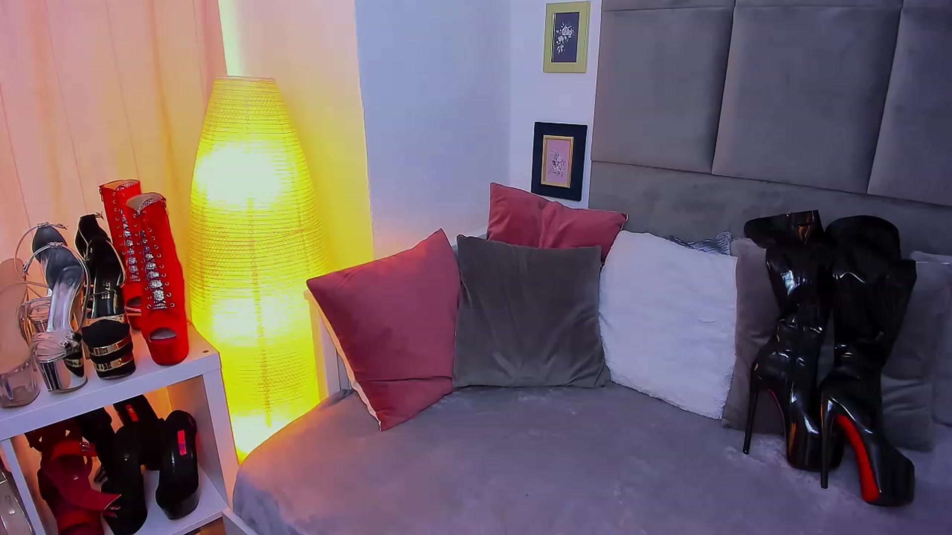 Gallery image thumbnail from KateLuna's myfreecams stream on, 12/22/2022, 14:36 image 6 of 20