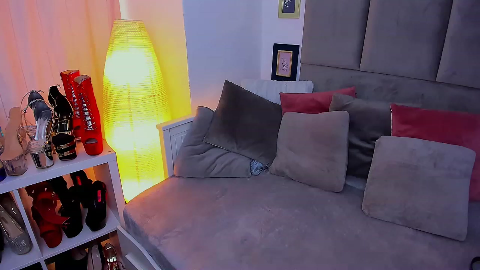 Gallery image thumbnail from KateLuna's myfreecams stream on, 12/23/2022, 13:37 image 19 of 20