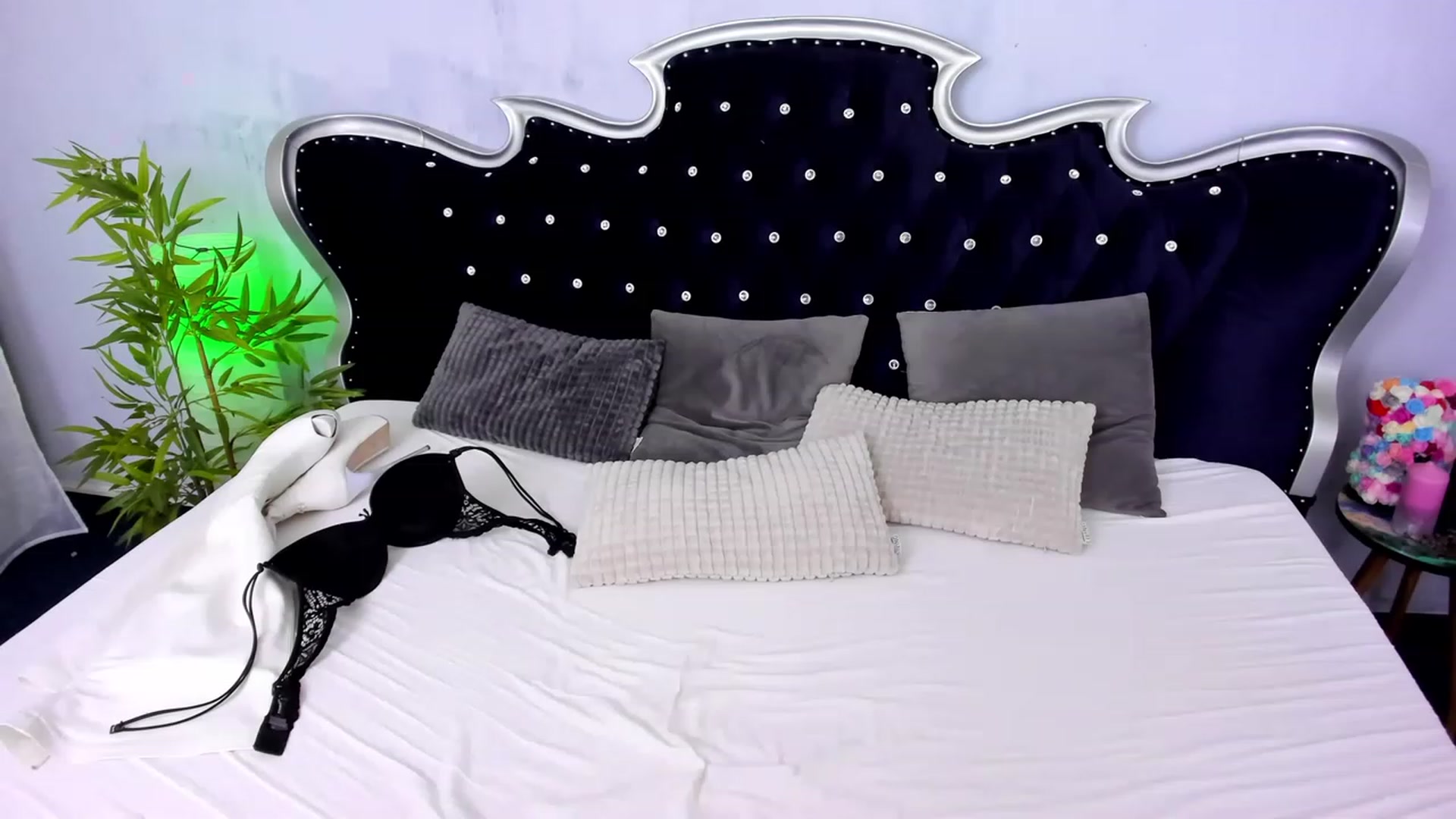 Gallery image thumbnail from KateLuna's myfreecams stream on, 03/28/2023, 16:38 image 20 of 20