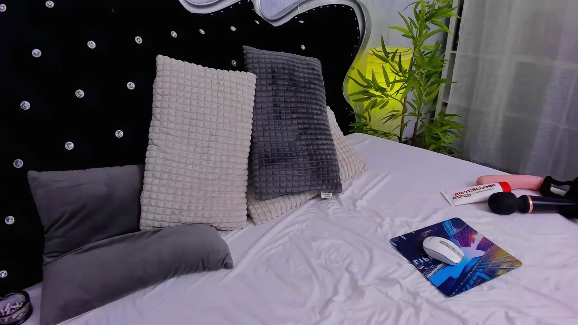 Gallery image thumbnail from KateLuna's myfreecams stream on, 04/02/2023, 16:01 image 13 of 20