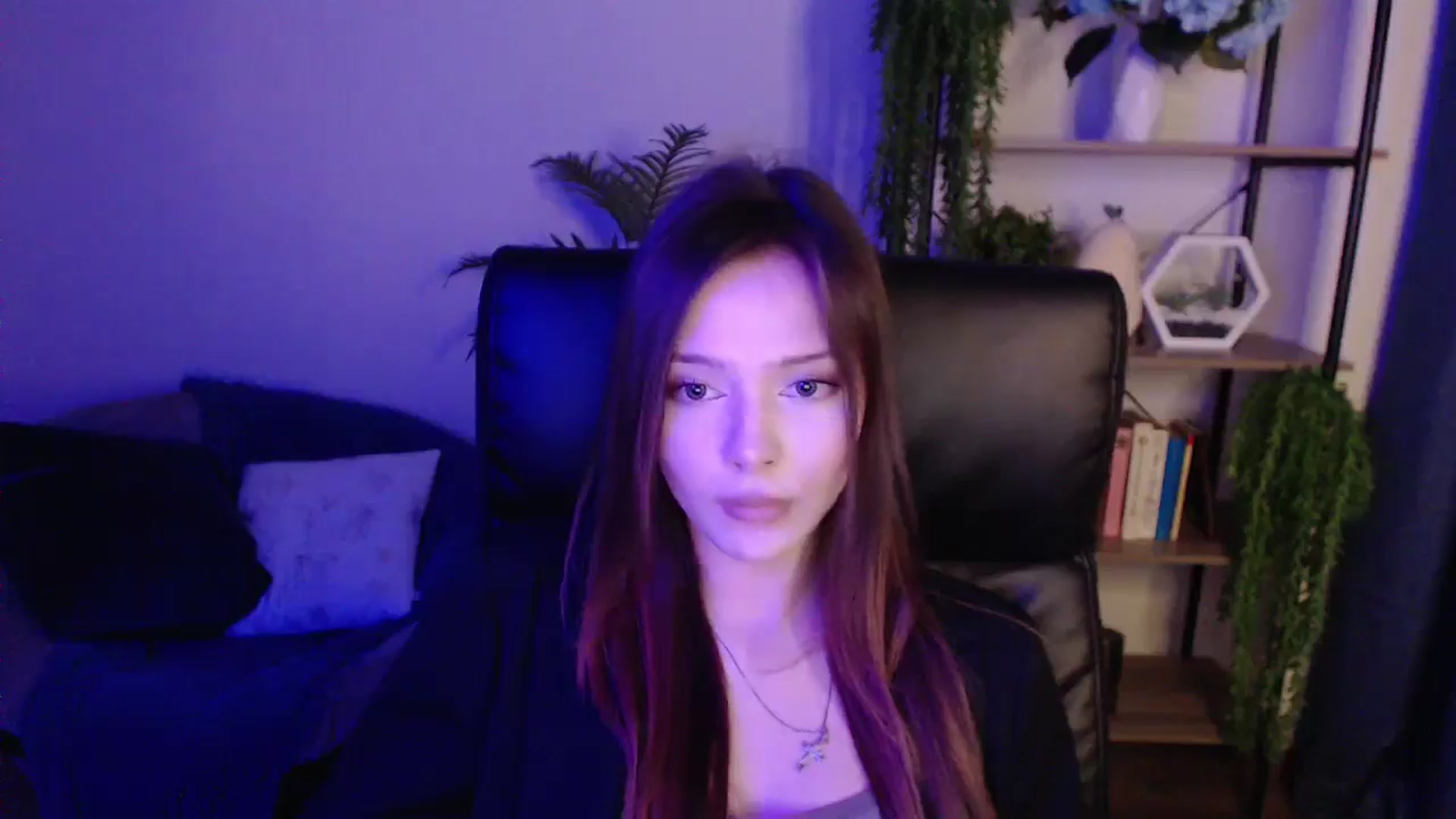 Gallery image thumbnail from KateManelli's myfreecams stream on, 01/17/2025, 14:51 image 6 of 20