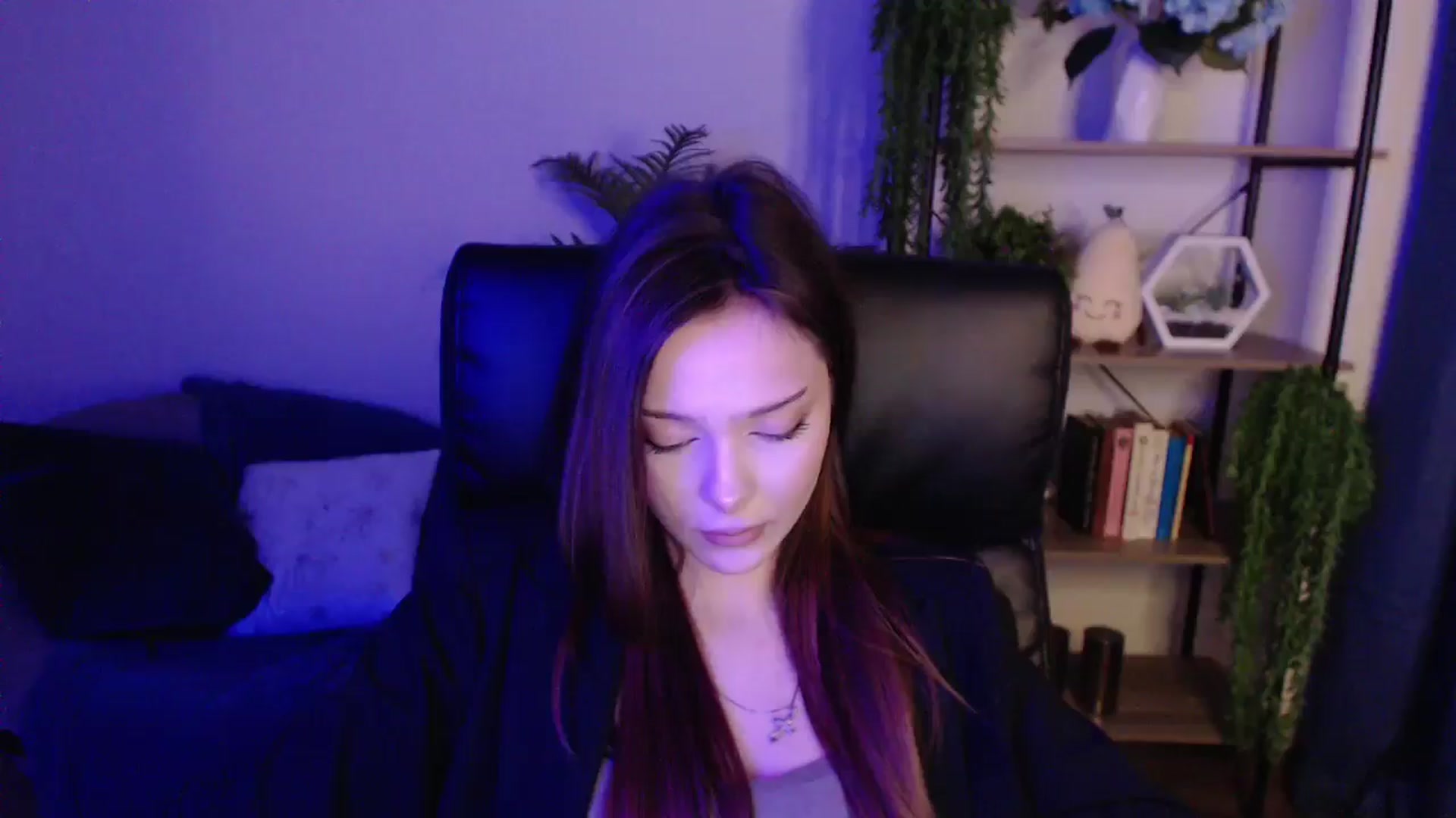 Gallery image thumbnail from KateManelli's myfreecams stream on, 01/17/2025, 14:51 image 13 of 20