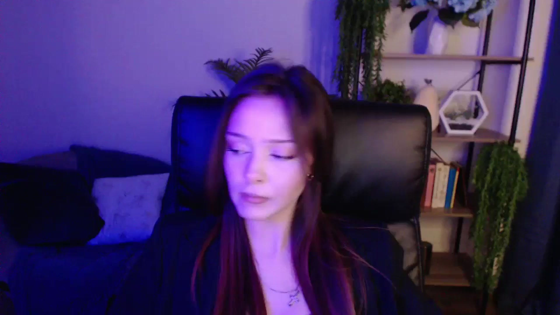 Gallery image thumbnail from KateManelli's myfreecams stream on, 01/17/2025, 14:51 image 10 of 20